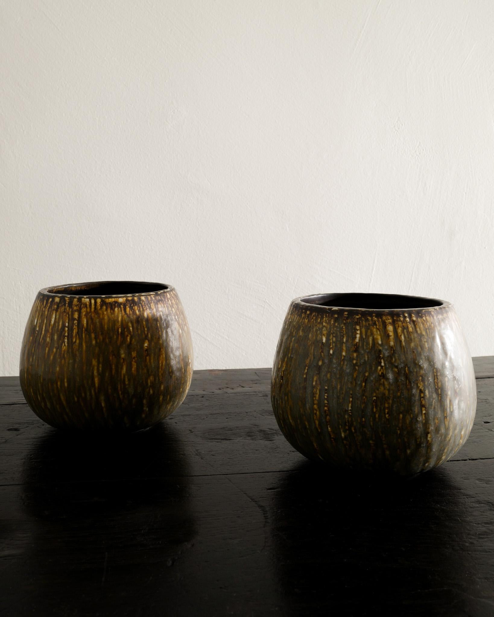 Rare vase / pot en céramique du milieu du siècle de la série 