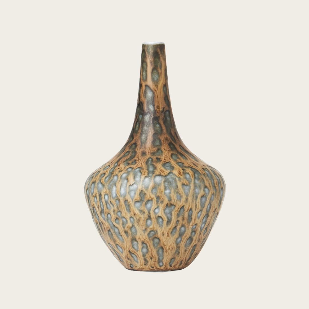 1950s, Sweden. Model NSQ. Rare vibrant glaze and color. Signed on underside with Gunnar Nylund “GN” Signature with the Rörstrand “R”. Gunnar Nylund was a 20th-century modern ceramicist, best known as the artistic director of Rörstrand for two
