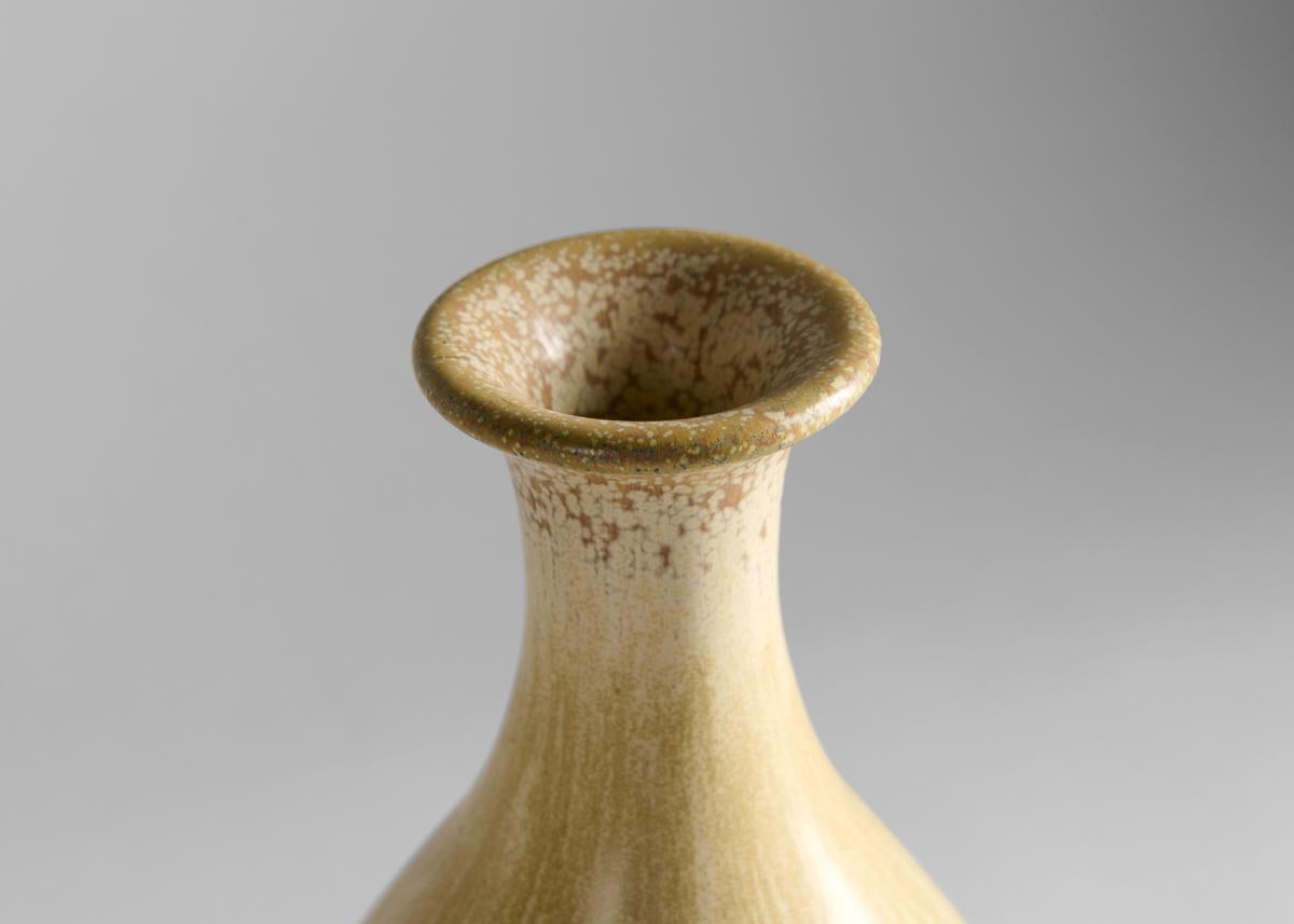 Scandinavo moderno Gunnar Nylund, Vaso a goccia smaltato bianco sporco, Svezia, anni '60 in vendita