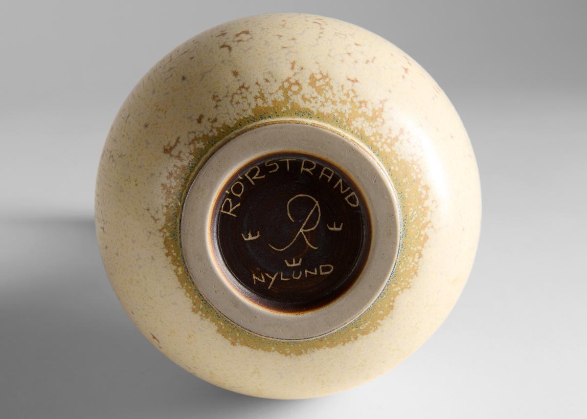 Svedese Gunnar Nylund, Vaso a goccia smaltato bianco sporco, Svezia, anni '60 in vendita
