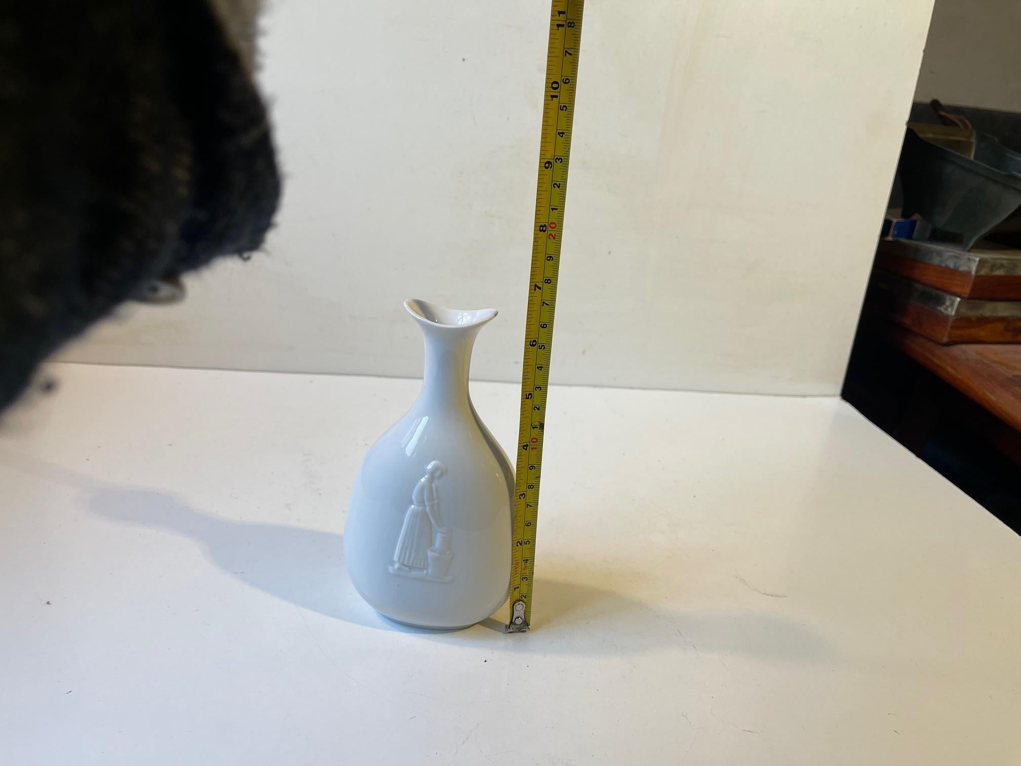 Vaso in porcellana Gunnar Nylund con smalto bianco, 1964 In condizioni buone in vendita a Esbjerg, DK