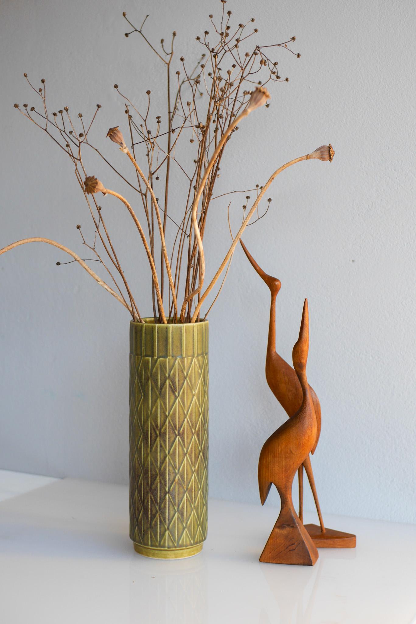 This is a vintage stoneware vase designed by the prestigious and well known artist /designer Gunnar Nylund. The series is known as ETERNA was made in the 50s with a fantastic geometric pattern and vibrant and smooth glaze in mustard yellow with