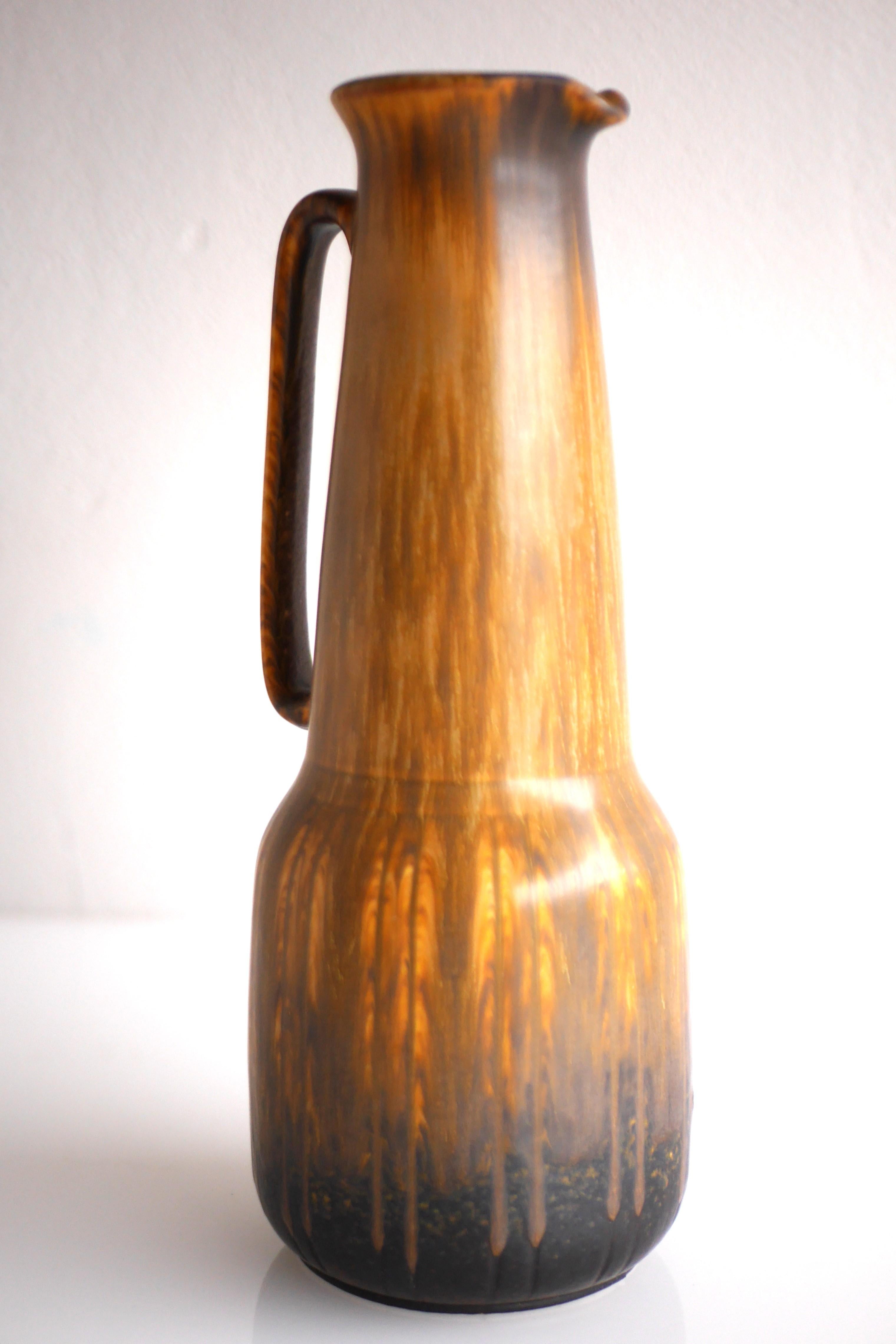 Uno straordinario, raro e piuttosto grande vaso in ceramica vintage fatto a mano conosciuto come 