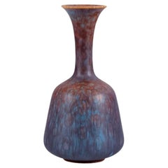 Gunnar Nylund, Rörstrand. Ceramic vase with a narrow neck in blue-violet glaze