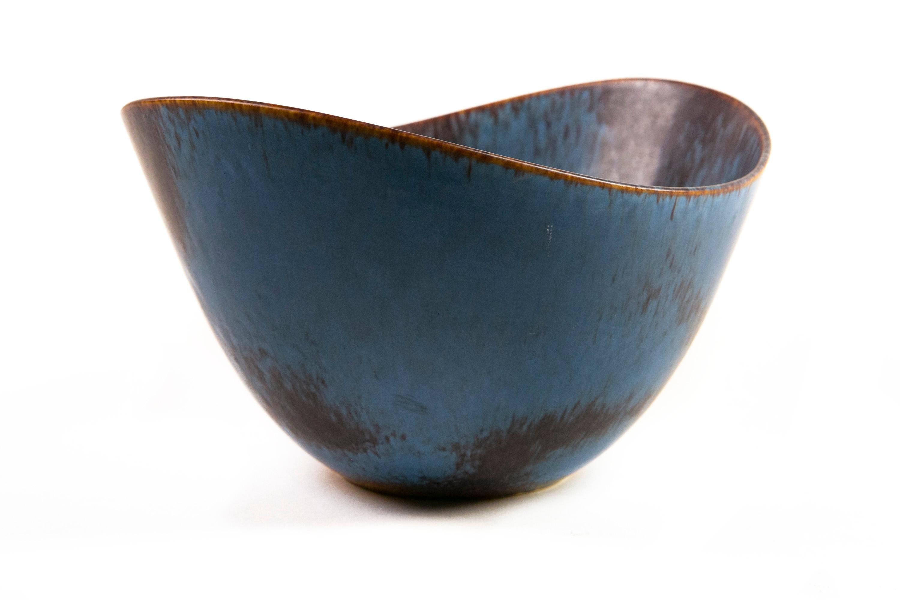 Gunnar Nylund Rörstrand Large Axk Bowl Blue an Ocher Hares Fur Glaze Sweden 1950 For Sale 4