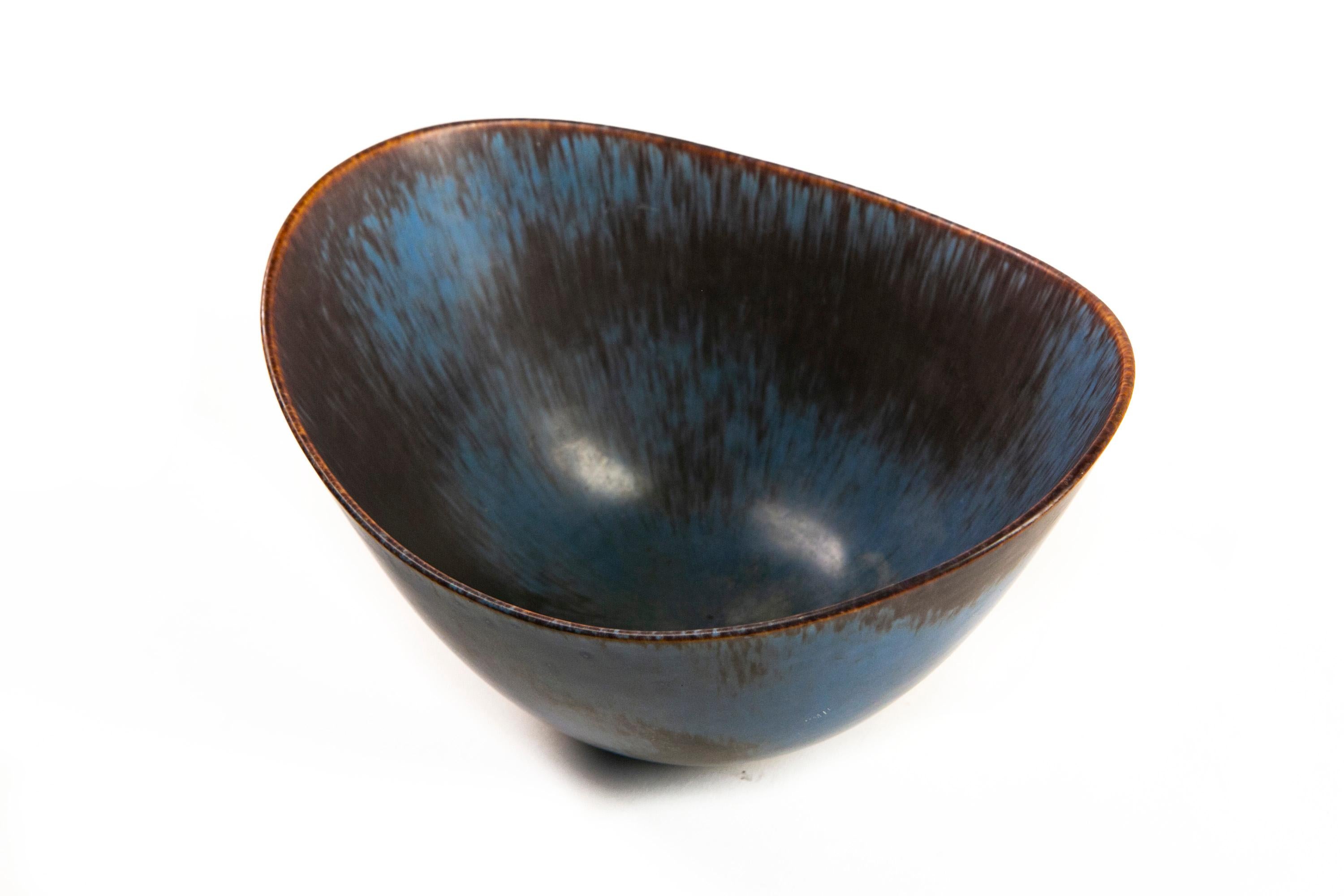 Gunnar Nylund Rörstrand Large Axk Bowl Blue an Ocher Hares Fur Glaze Sweden 1950 For Sale 7