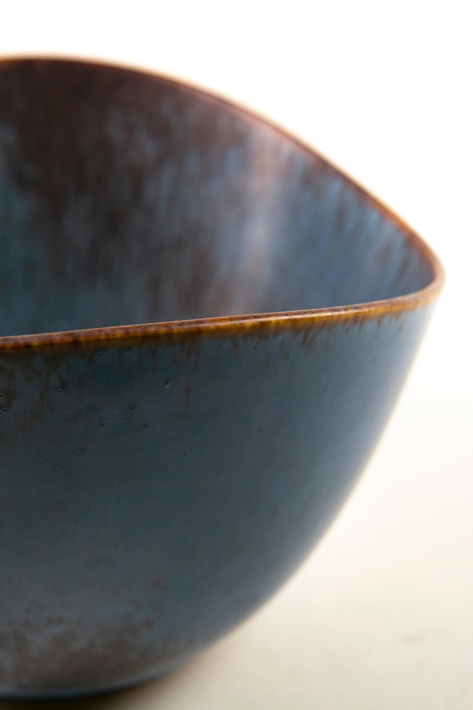 Gunnar Nylund Rörstrand Large Axk Bowl Blue an Ocher Hares Fur Glaze Sweden 1950 For Sale 12