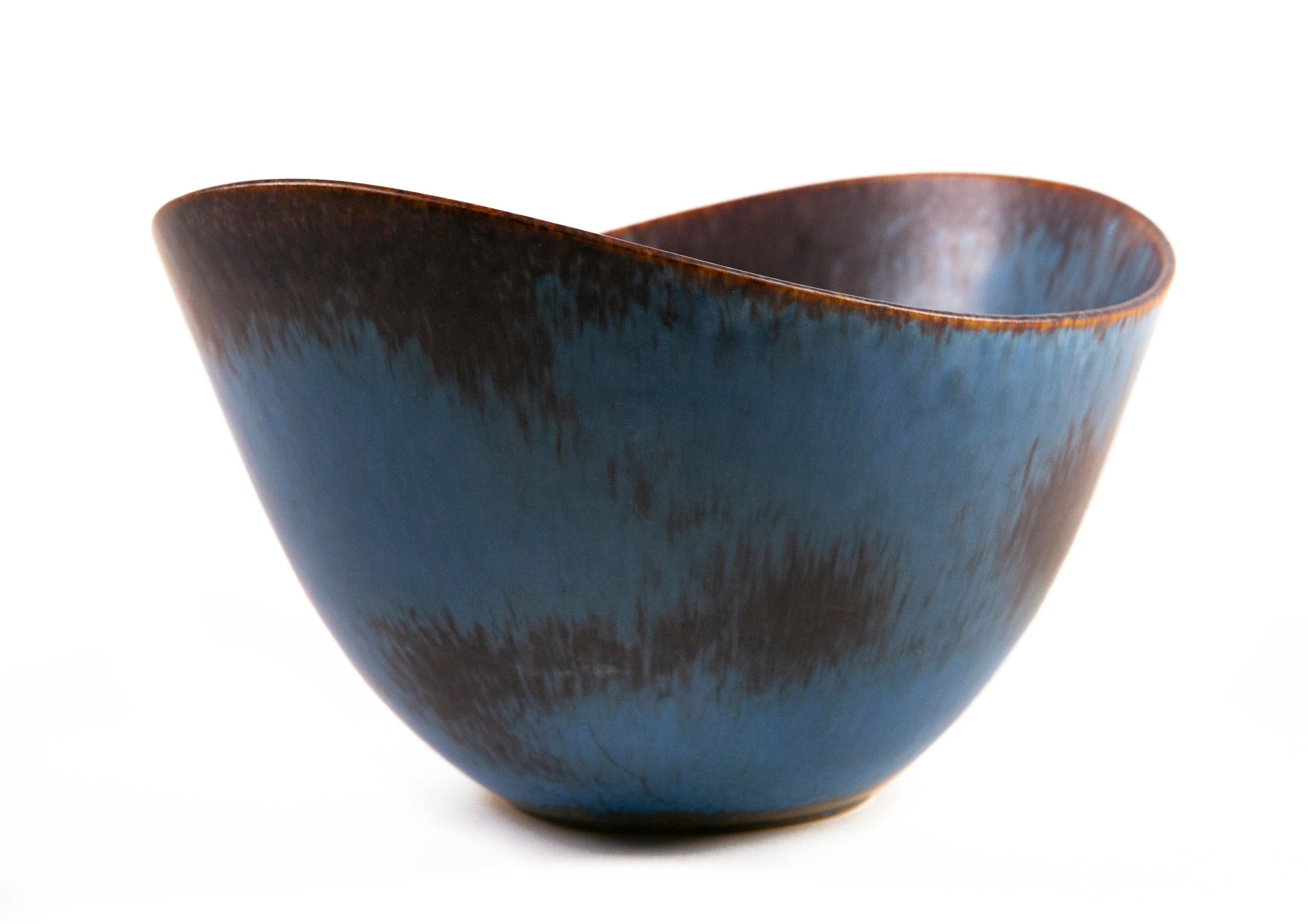 Swedish Gunnar Nylund Rörstrand Large Axk Bowl Blue an Ocher Hares Fur Glaze Sweden 1950 For Sale