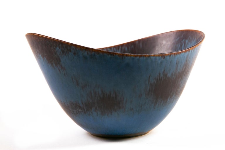 Gunnar Nylund Rörstrand Large Axk Bowl Blue an Ocher Hares Fur Glaze Sweden 1950 In Good Condition For Sale In Los Angeles, CA