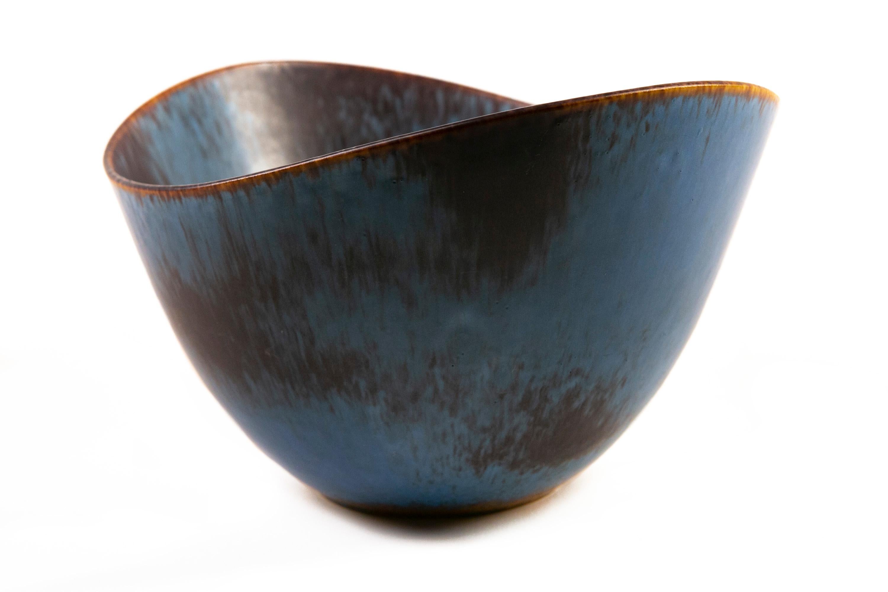 Gunnar Nylund Rörstrand Large Axk Bowl Blue an Ocher Hares Fur Glaze Sweden 1950 For Sale 2