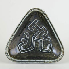 Gunnar Nylund, Rörstrand. Bol triangulaire rare en grès, issu de la série Farina.