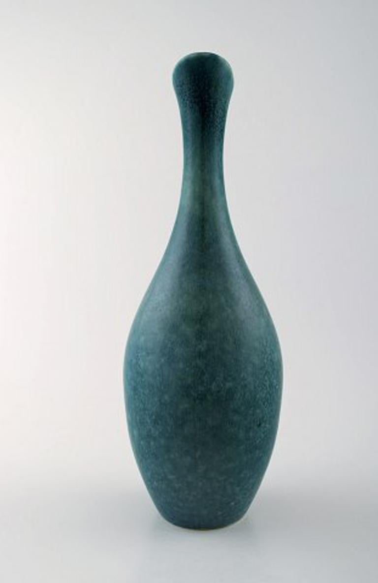 Gunnar Nylund, Rörstrand/Rorstrand vase/pitcher with handle in ceramics. 
Beautiful green glaze.
In perfect condition.
Measures: 26.5 cm. x 8 cm.
Stamped.