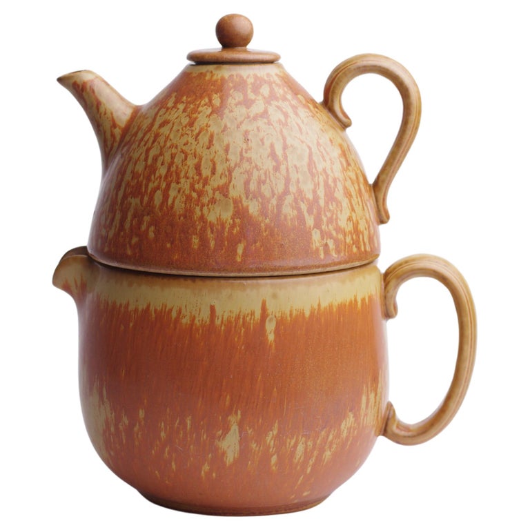 https://a.1stdibscdn.com/gunnar-nylund-rorstrand-teapot-for-sale/f_76332/f_364033821696098338530/f_36403382_1696098339525_bg_processed.jpg?width=768