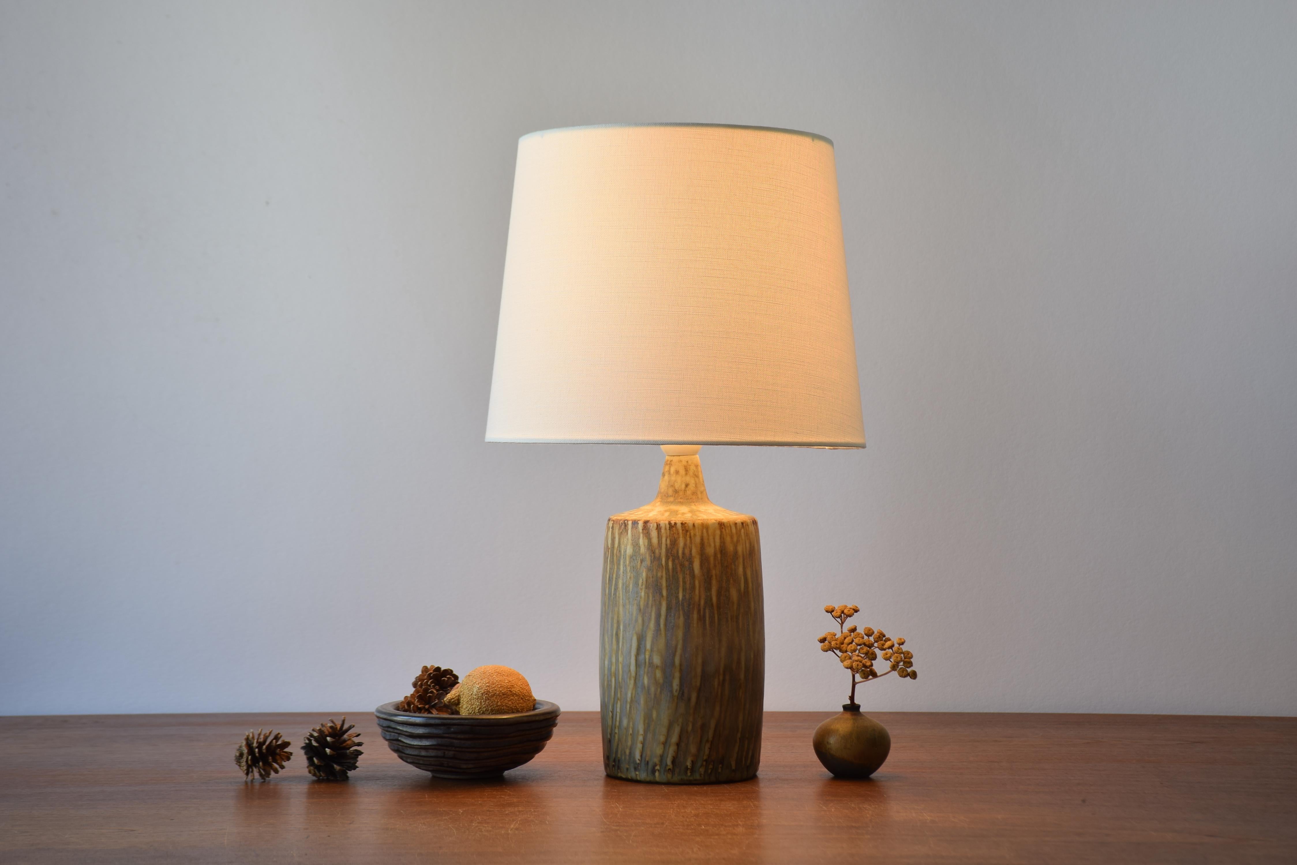 Ceramic table lamp by Gunnar Nylund for Rörstrand, Sweden.
It´s part of the 