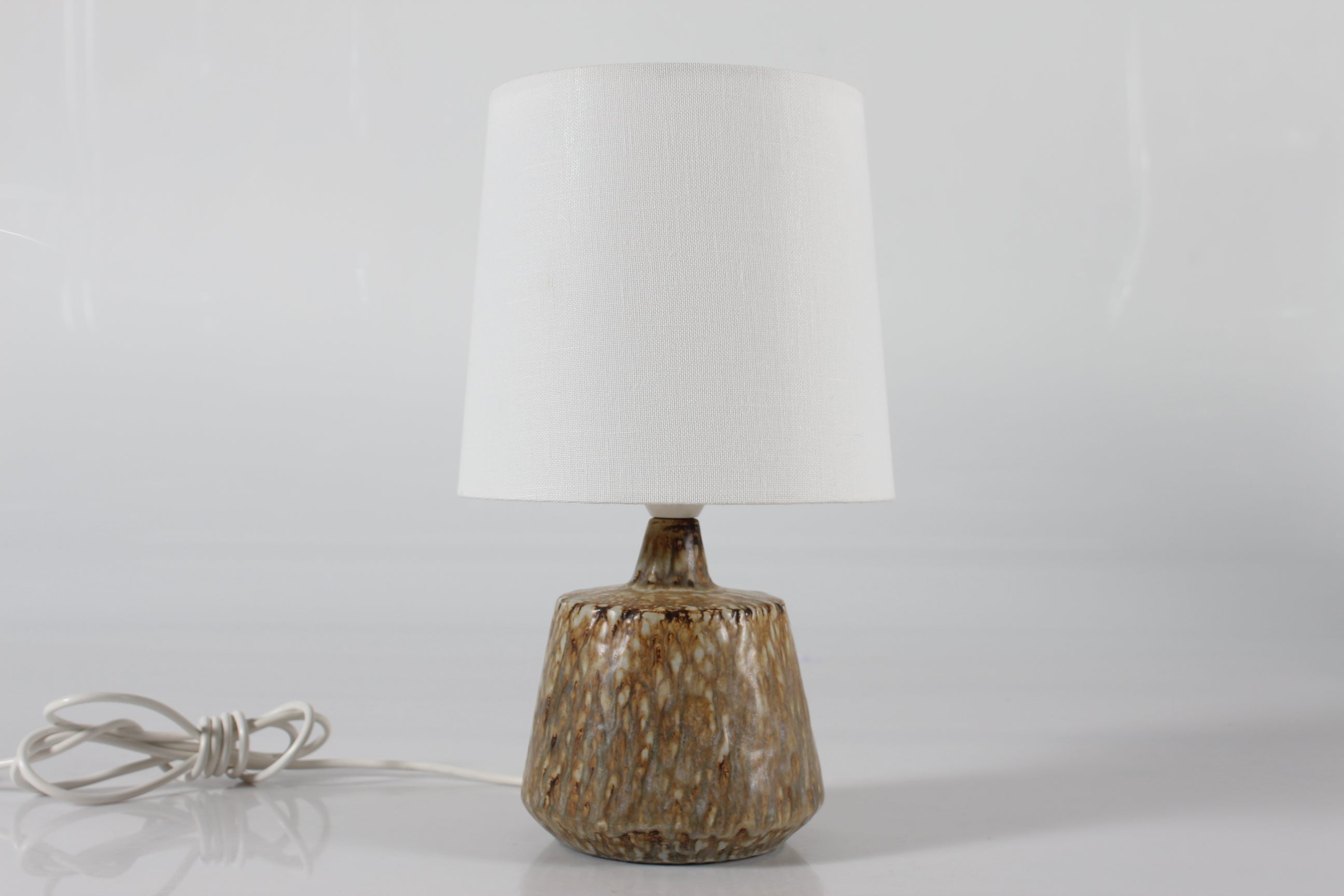 Ceramic table lamp by Gunnar Nylund for Rörstrand, Sweden.
It's part of the 