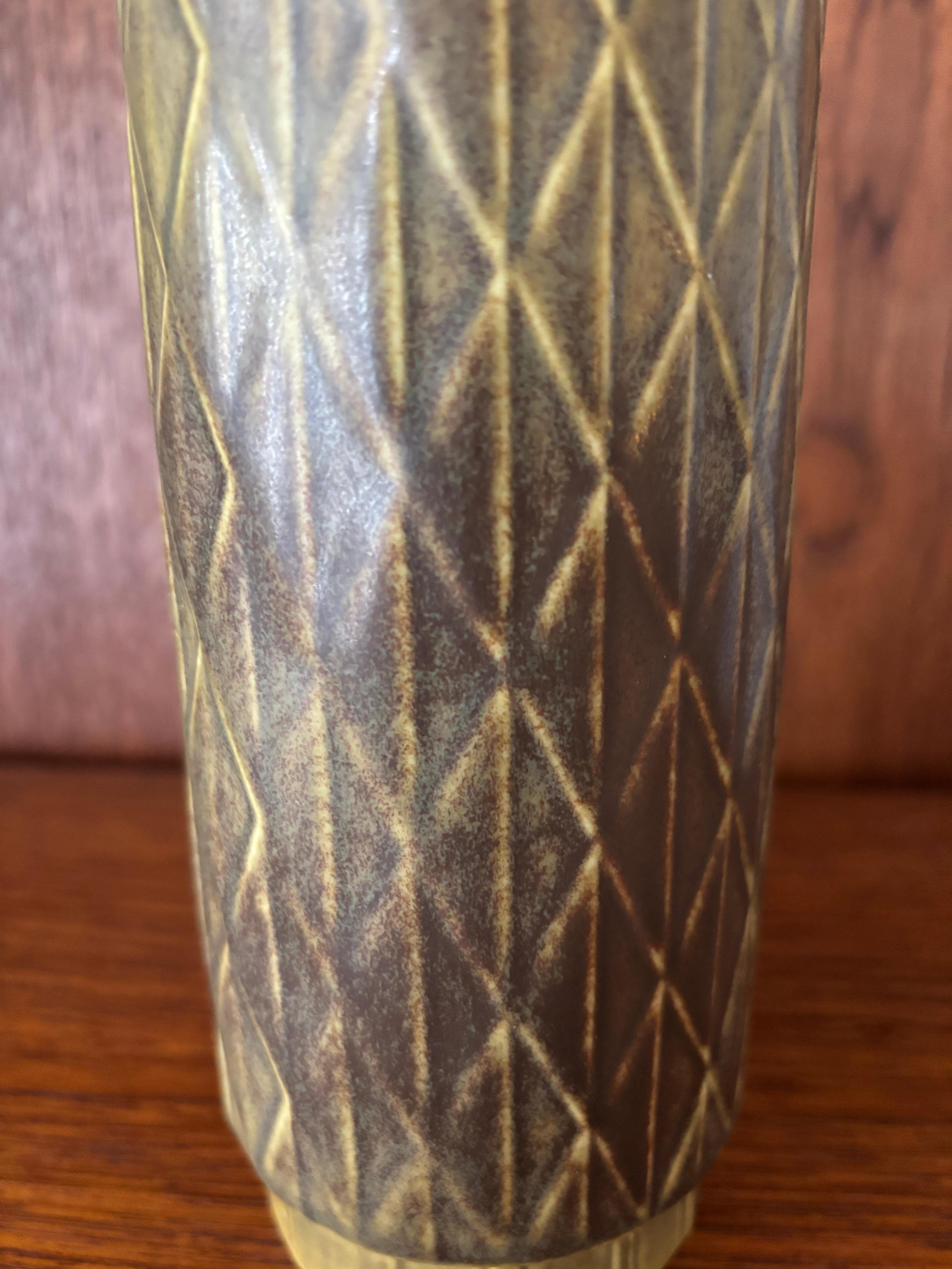 Vaso in ceramica scandinavo del Medioevo di Gunnar Nylund per Rörstrand 1960 In condizioni buone in vendita a Reggio Emilia, IT