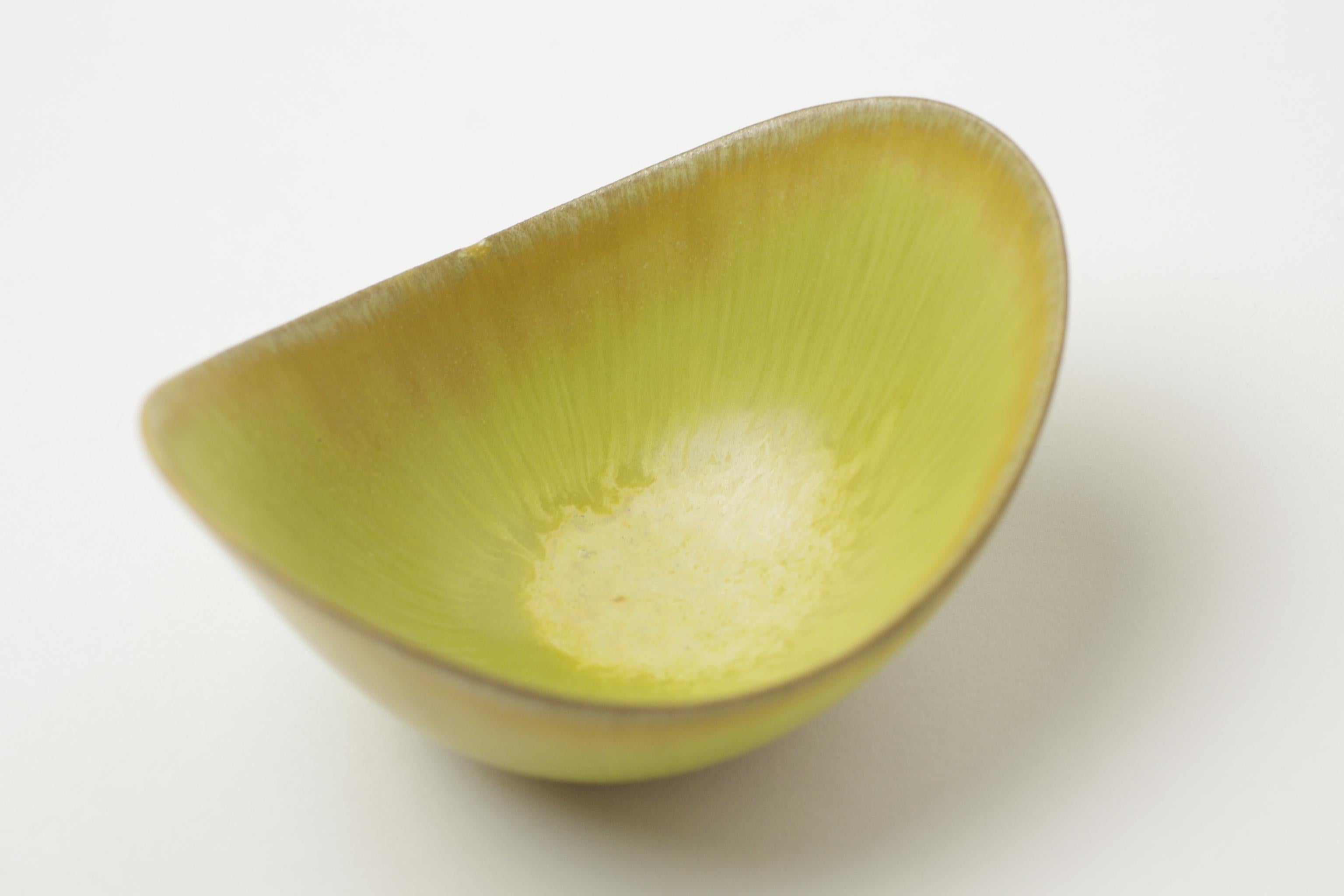 Mid-20th Century Gunnar Nylund - Small yellow bowl For Sale