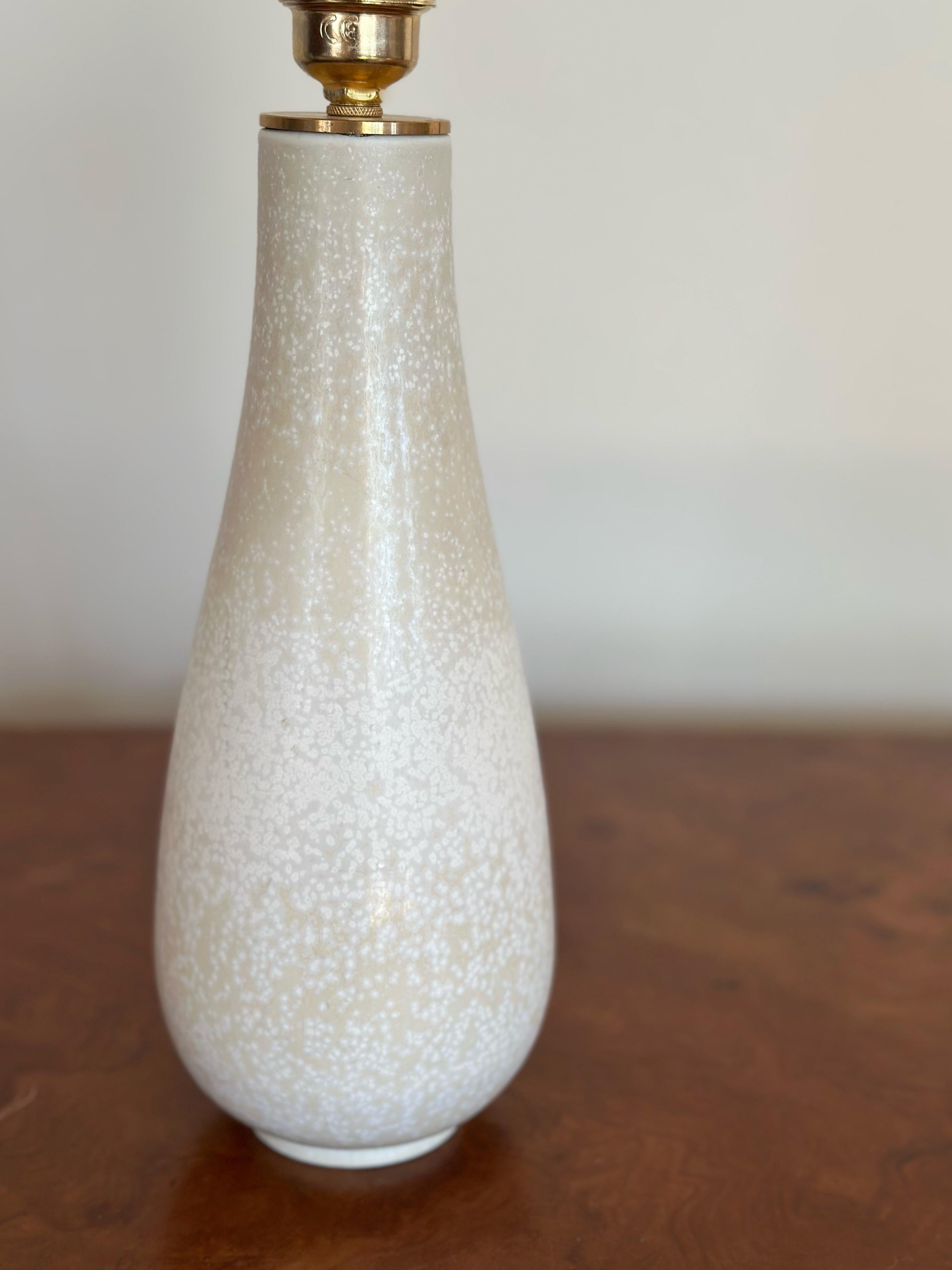 Hand-Crafted Gunnar Nylund Speckled White Stoneware Table Lamp. 1940s. For Sale