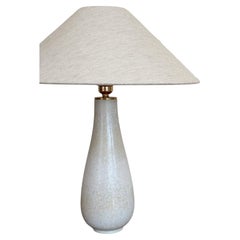 Lampada da tavolo in gres bianco maculato Gunnar Nylund. 1940s.