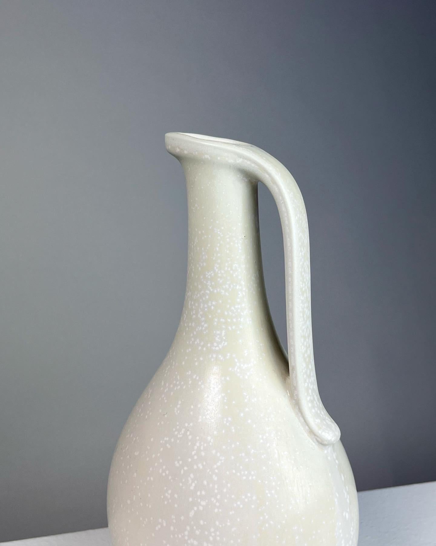 Gunnar Nylund Stoneware Pitcher Vase White Mimosa Glaze Rörstrand Sweden 1950s In Good Condition For Sale In Basel, BS