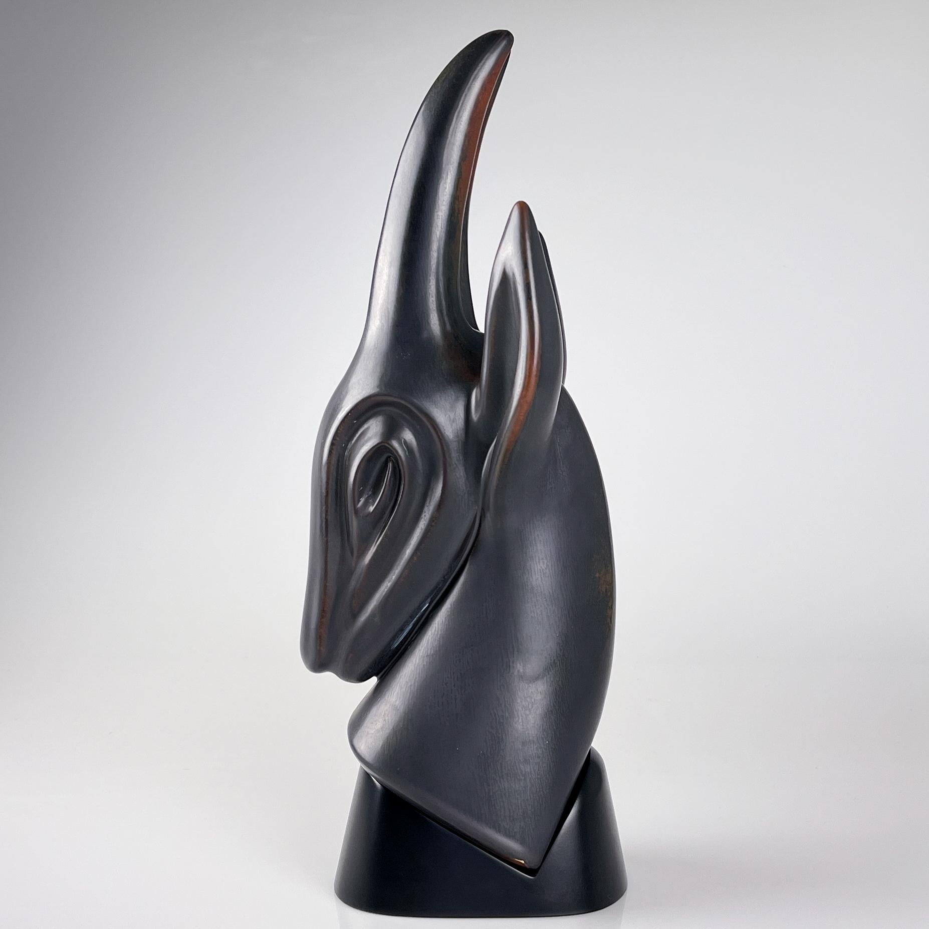 The Modern Modern Gunnar Nylund Stoneware Antilope Sculpture Rörstrand ca 1955 Bon état - En vente à EL Waalre, NL