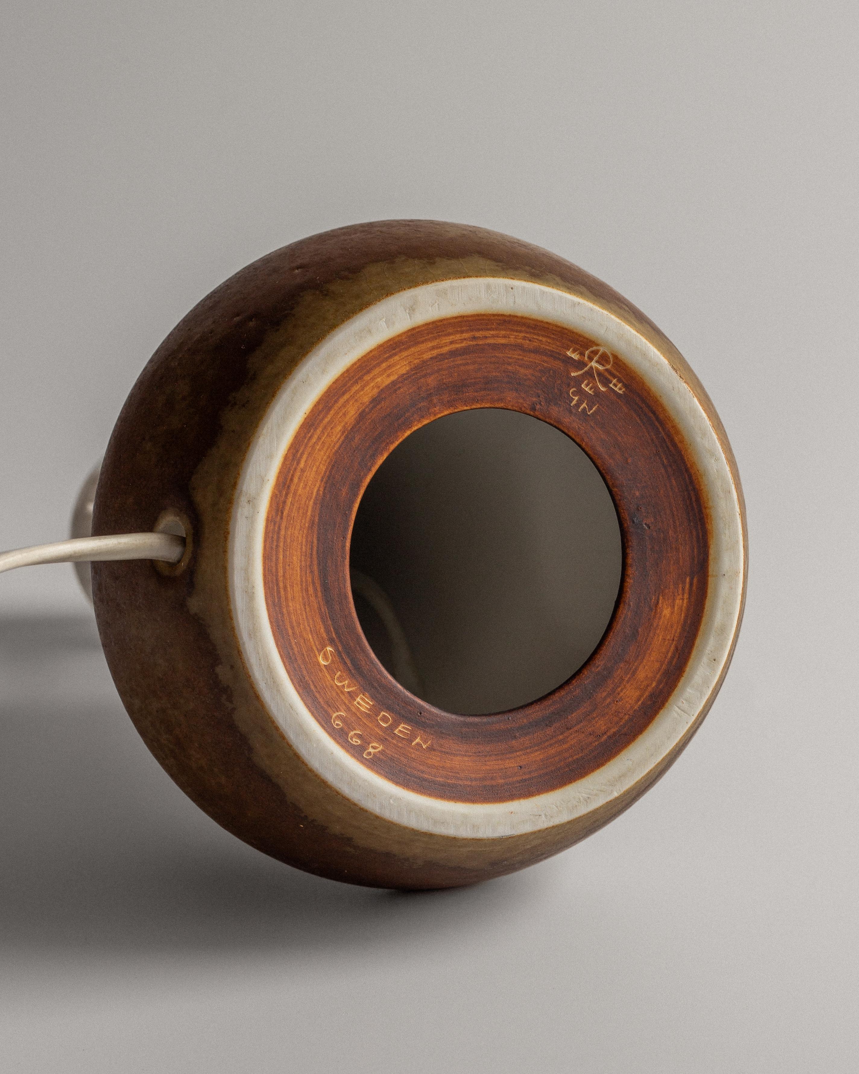 Gunnar Nylund, Steingut-Tischlampe, 1960er-Jahre, Schweden im Zustand „Hervorragend“ im Angebot in Stockholm, SE