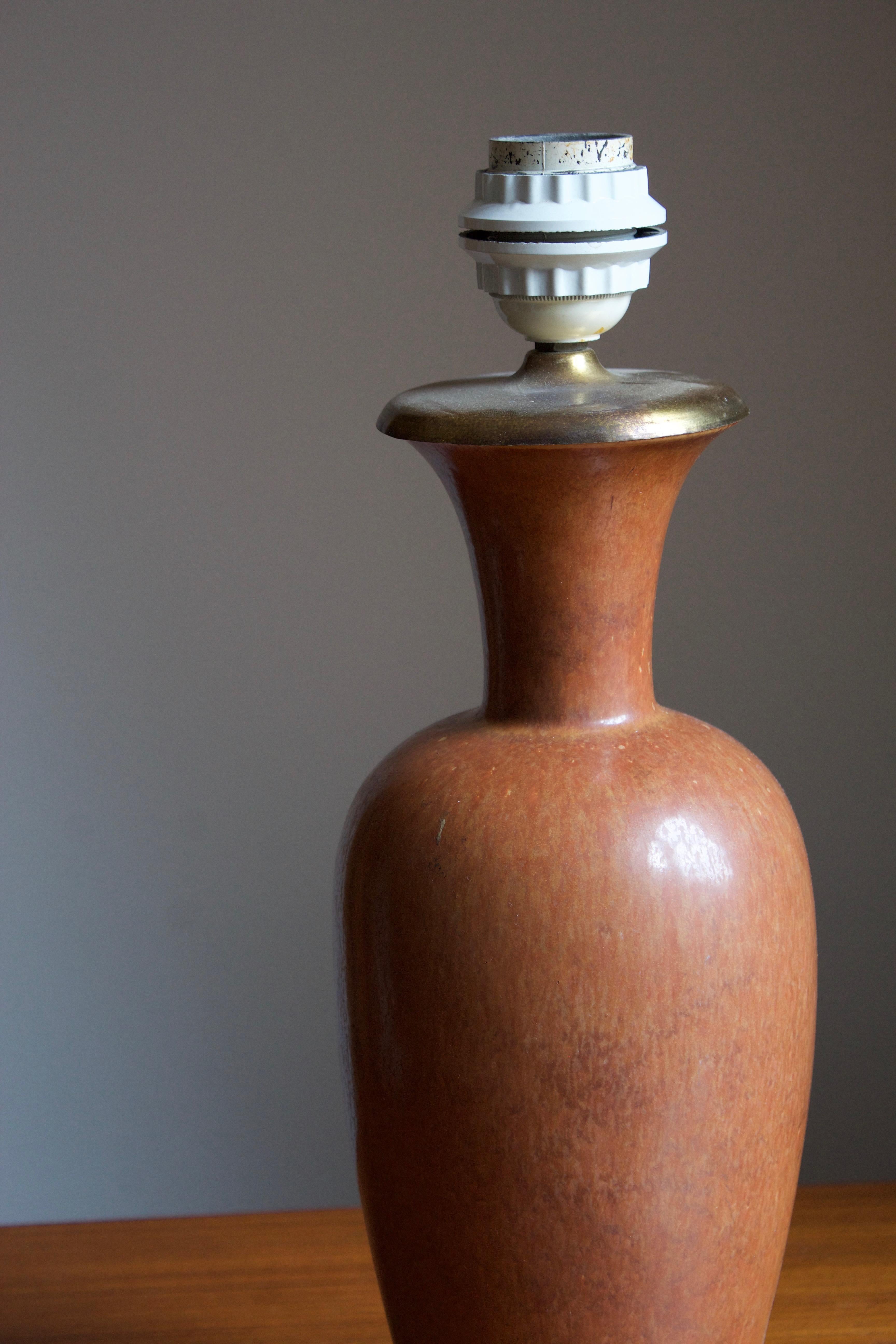 European Gunnar Nylund, Table Lamp, Brown Glazed Stoneware, Brass, Rörstand Sweden, 1950s