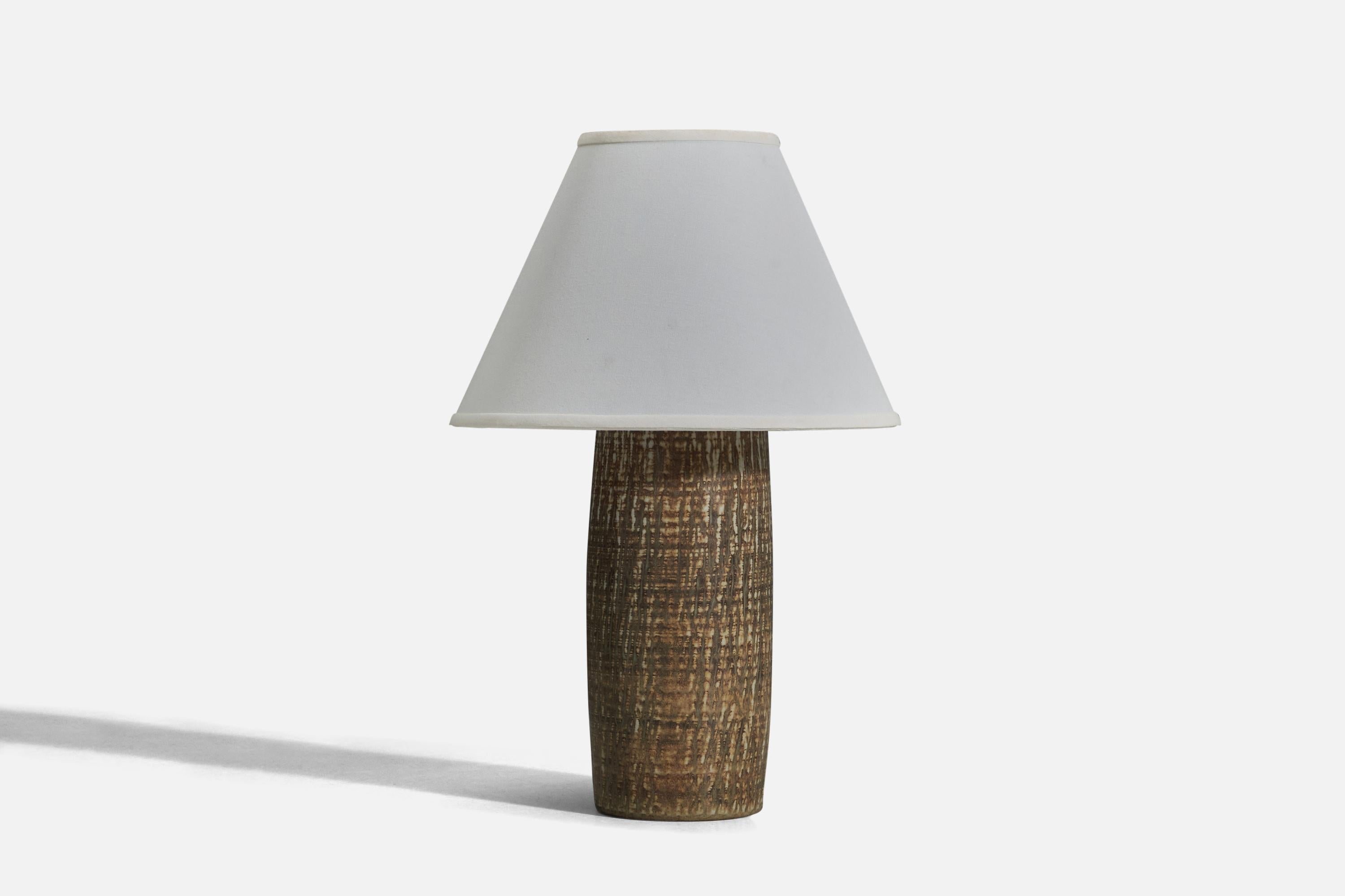 A brown glazed stoneware table lamp designed by Gunnar Nylund and produced by Rörstrand, Sweden, 1950s.

Sold without Lampshade
Dimensions of Lamp (inches) : 15.37 x 5.25 x 5.25 (Height x Width x Depth)
Dimensions of Lampshade (inches) : 5 x