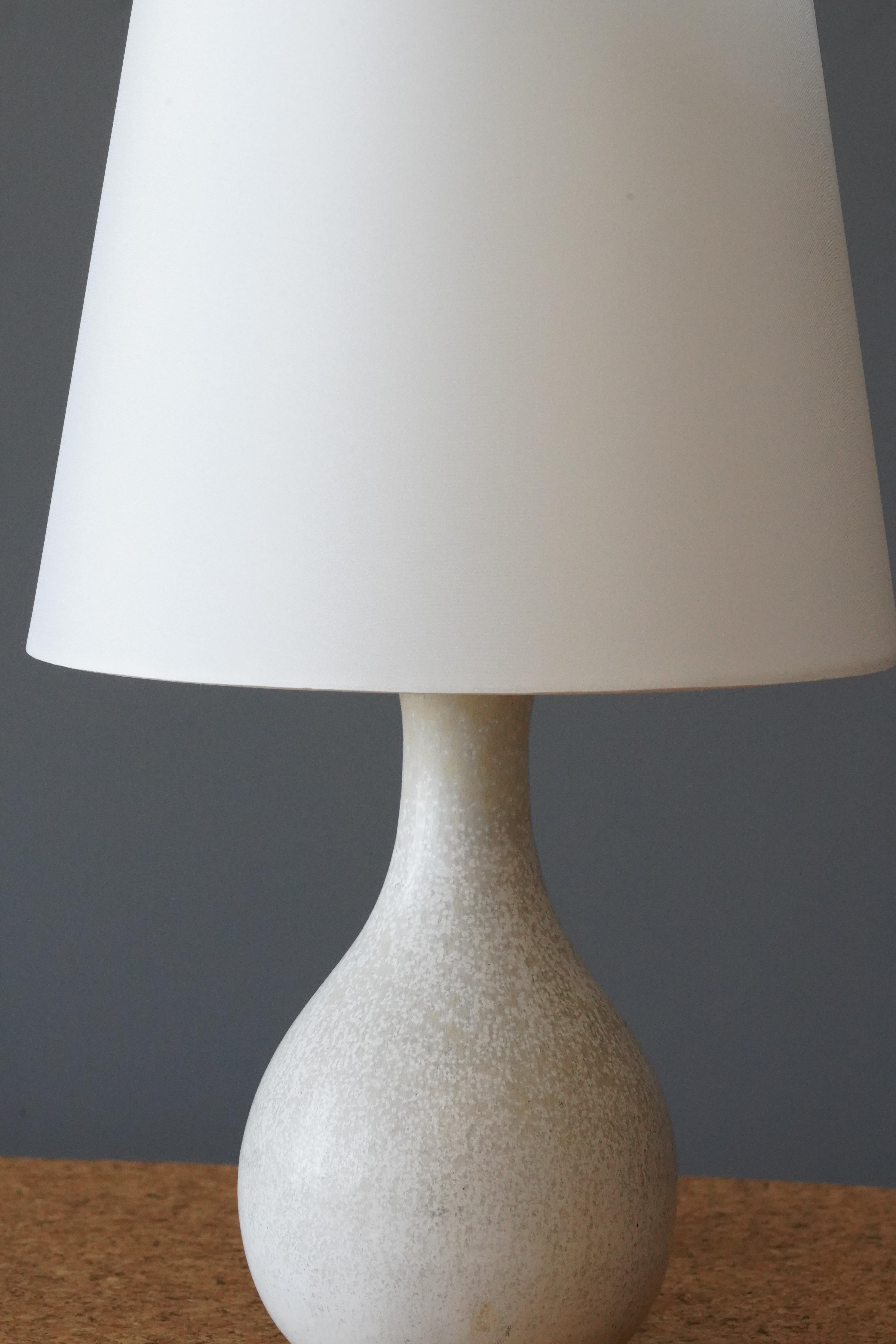 Mid-Century Modern Gunnar Nylund, Table Lamp, White Glazed Stoneware, Fabric, Rörstand Sweden 1950s