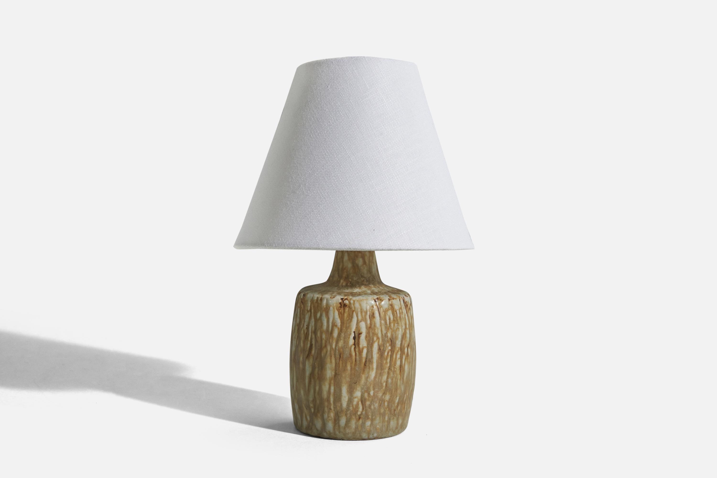 A glazed stoneware table lamp designed by Gunnar Nylund and produced by Rörstrand, Sweden, 1950s. 

Sold without lampshade. 
Dimensions of Lamp (inches) : 7.25 x 3.25 x 3.25 (H x W x D)
Dimensions of Shade (inches) : 3 x 6 x 5 (T x B x