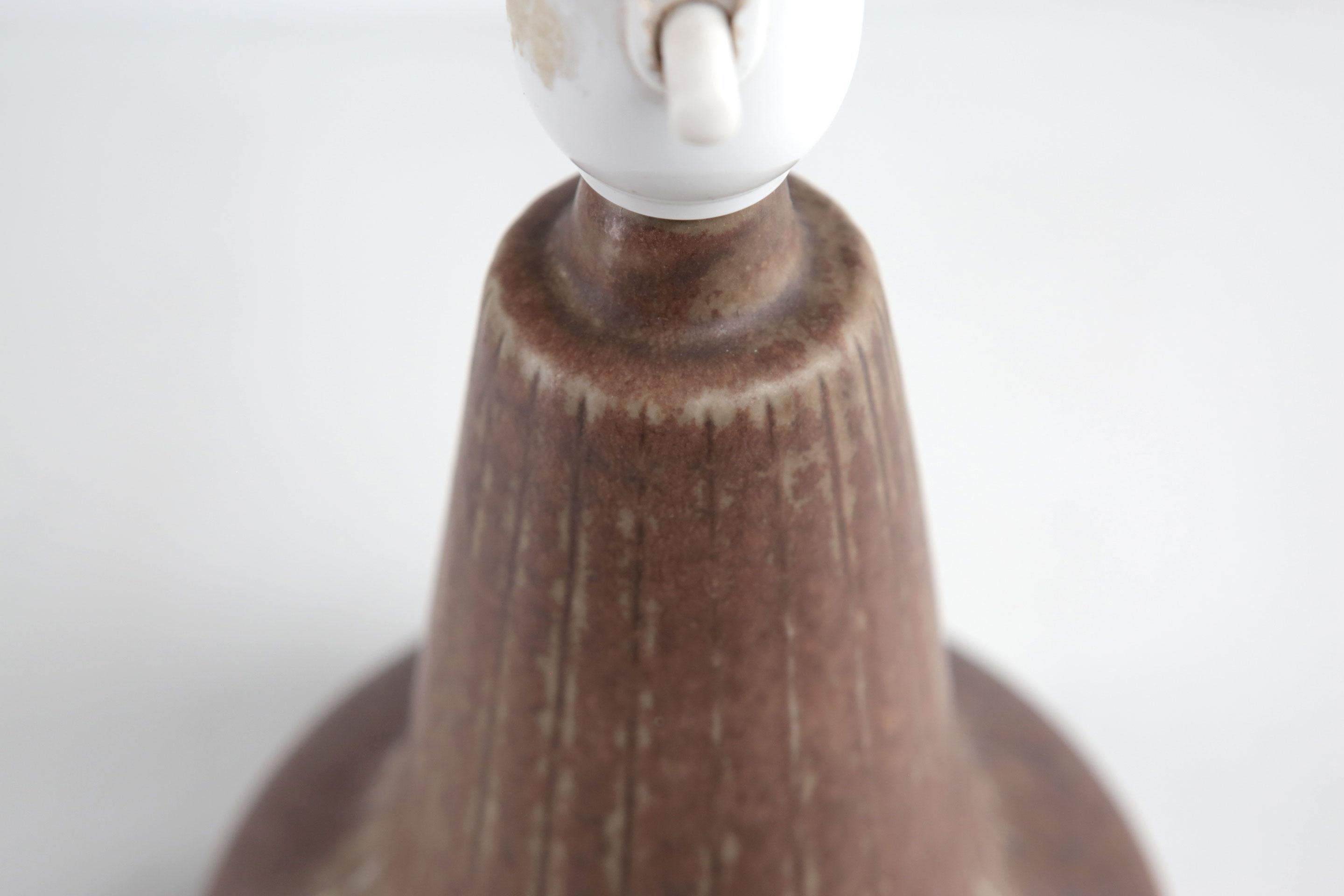 Danois Lampe de bureau Gunnar Nylund en émail brun et olive pâle Rrstrand, Suède, années 1960 en vente