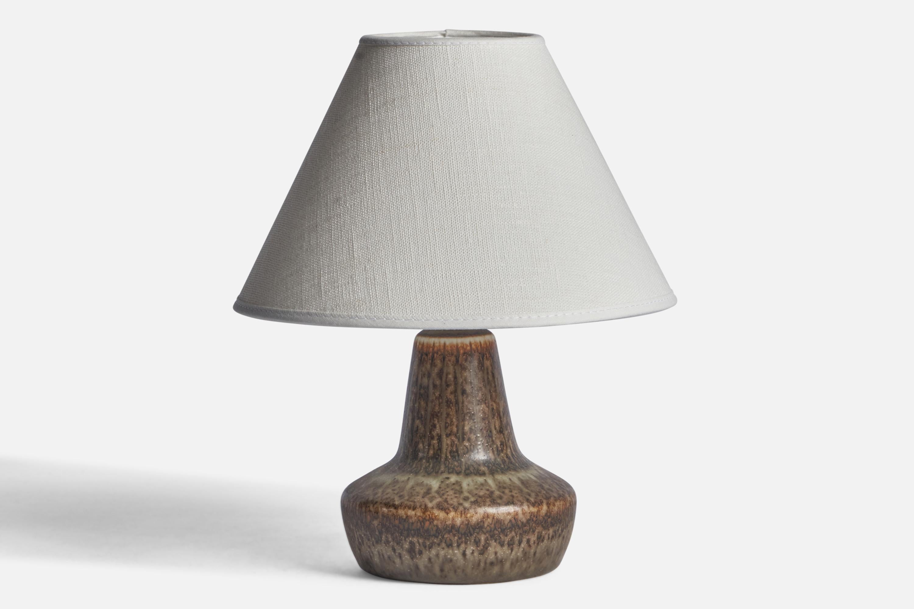 A brown-glazed stoneware table lamp designed by Gunnar Nylund and produced by Rörstrand, Sweden, 1940s.

Dimensions of Lamp (inches): 7” H x 4.3” Diameter
Dimensions of Shade (inches): 3” Top Diameter x 8” Bottom Diameter x 5” H 
Dimensions of Lamp