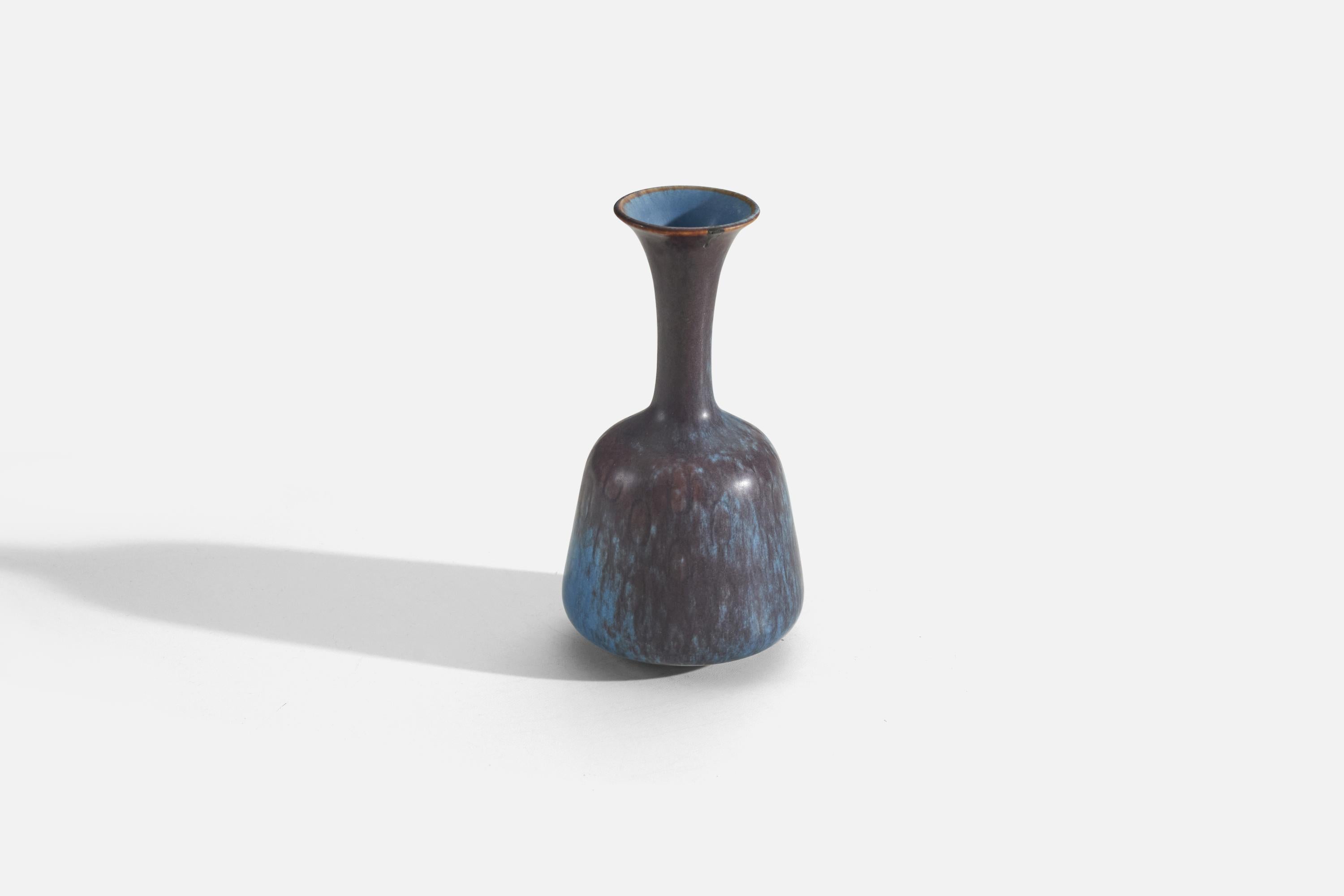 Gunnar Nylund, Vase, Blue and Brown-Glazed Stoneware, Rörstand, Sweden, 1950s In Good Condition For Sale In High Point, NC