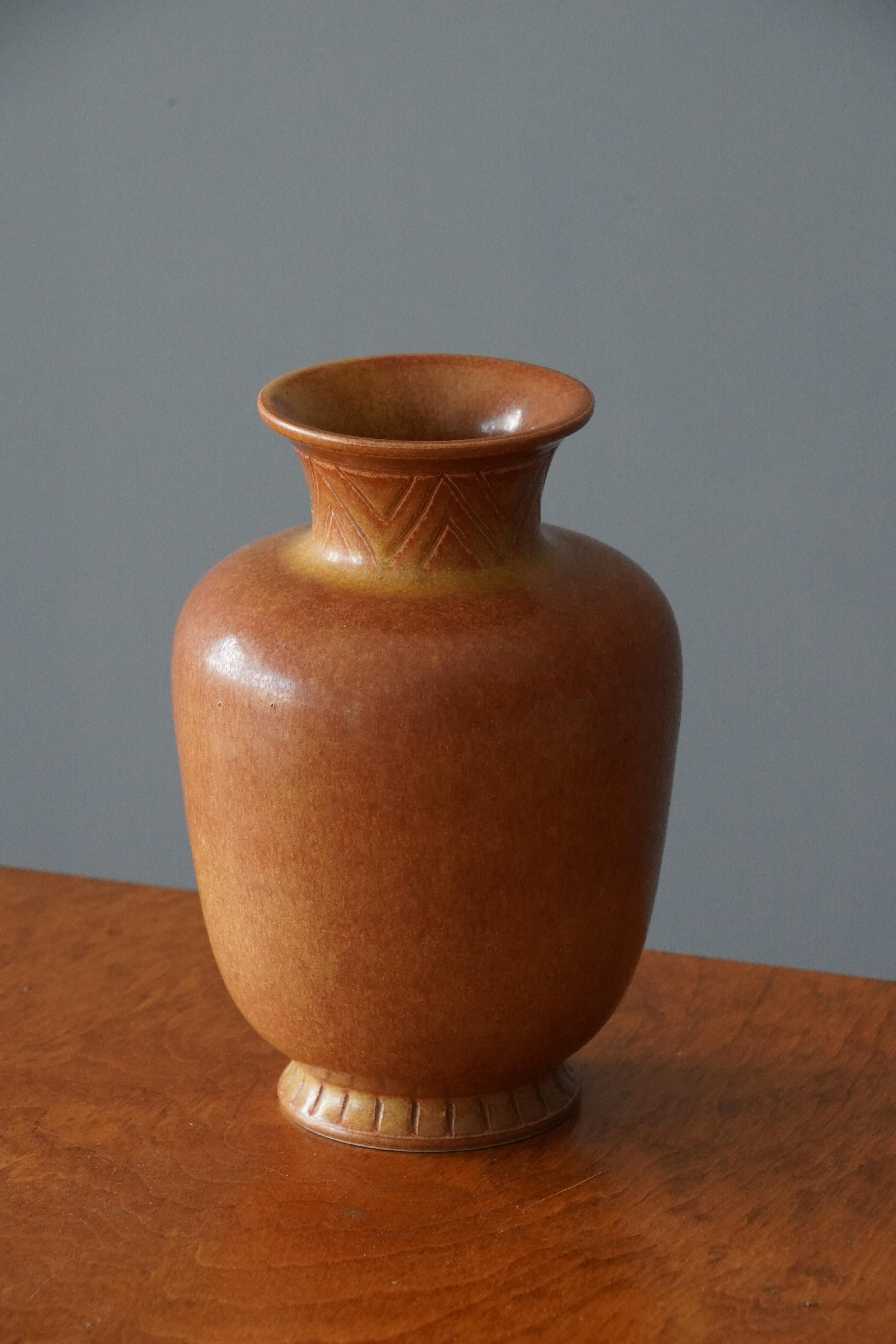 Mid-Century Modern Gunnar Nylund, Vase, Brown Glazed Incised Stoneware Rörstand, Sweden, 1950s