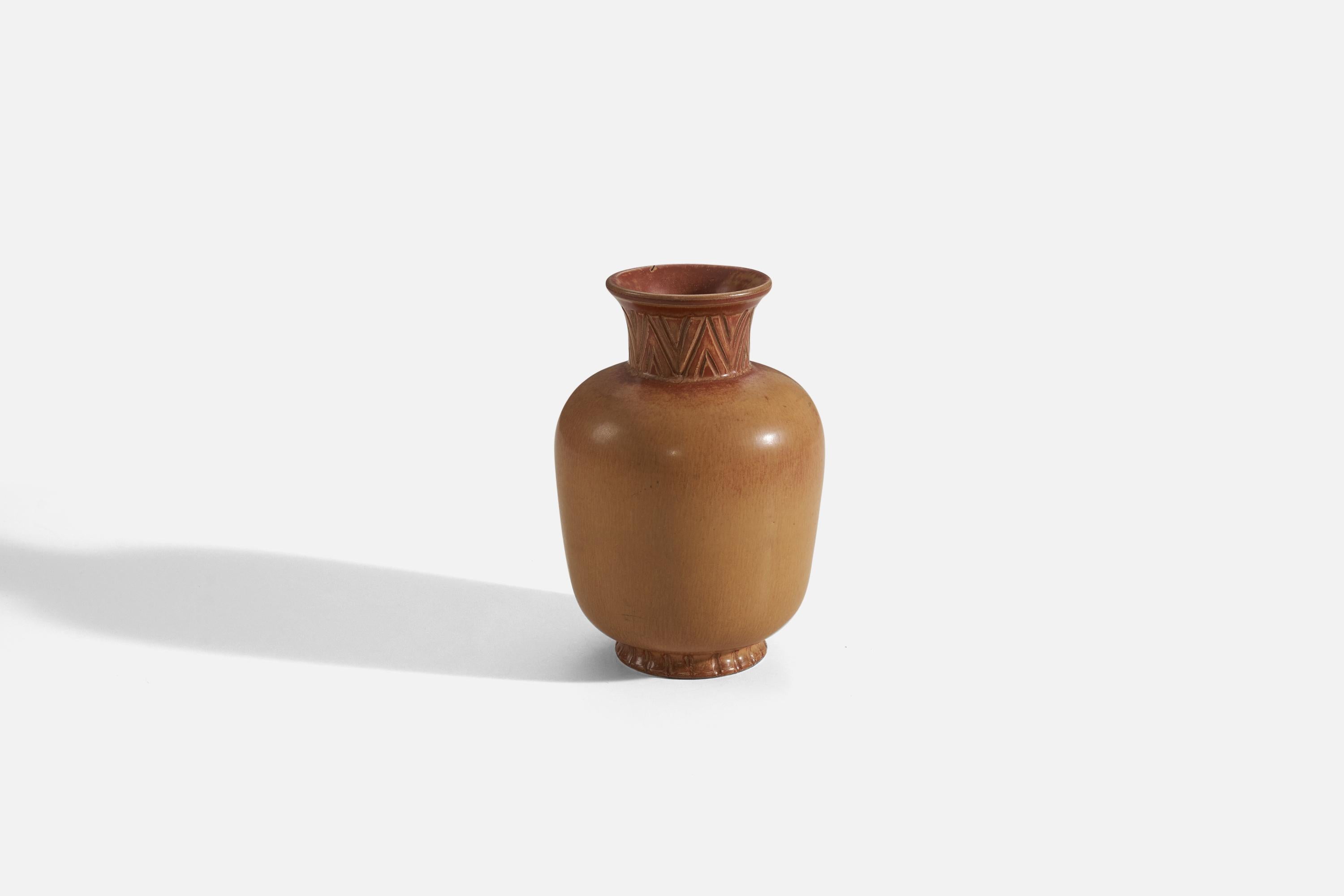Gunnar Nylund, Vase, Brown Glazed Incised Stoneware, Rörstand, Sweden, 1950s In Good Condition For Sale In High Point, NC