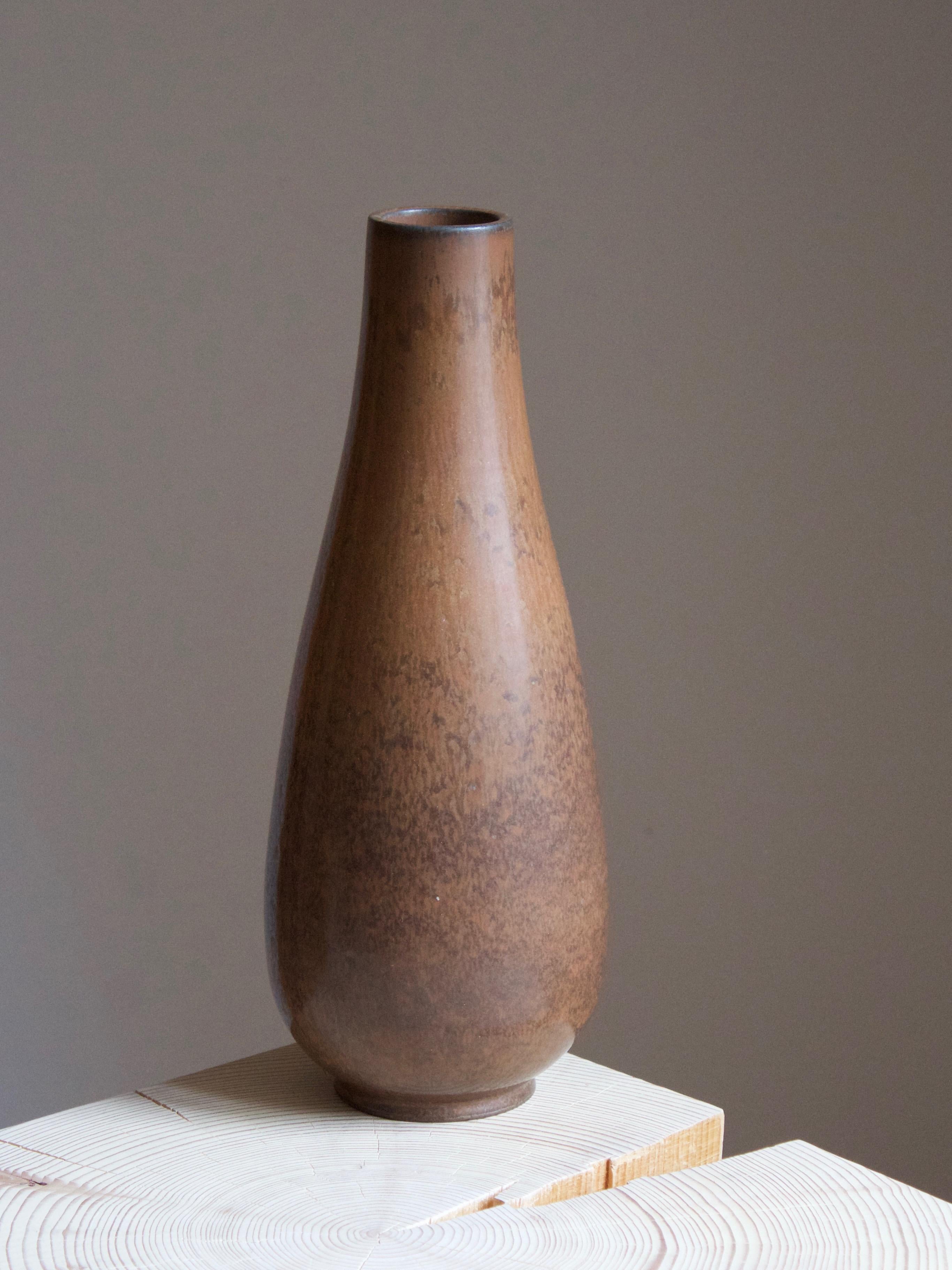 A vase or vessel produced by Rörstrands, Sweden, 1950s. Designed by Gunnar Nylund, (Swedish, 1914-1997). Signed.

Nylund served as artistic director at Rörstrands, where he worked 1931-1955. Prior to his work at Rörstrand he was a well-established