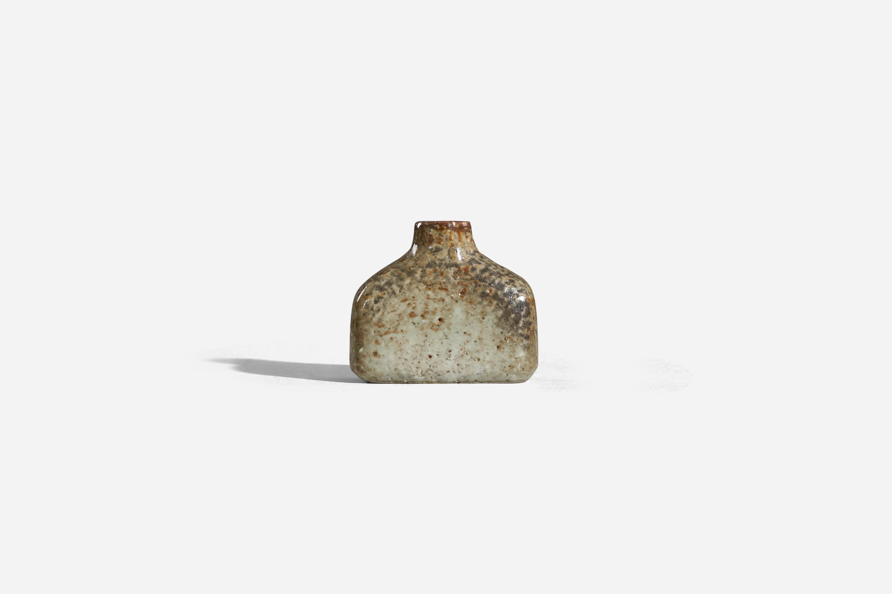 A brown, glazed stoneware vase designed by Gunnar Nylund and produced by Rörstrand, Sweden, c. 1950s.
  