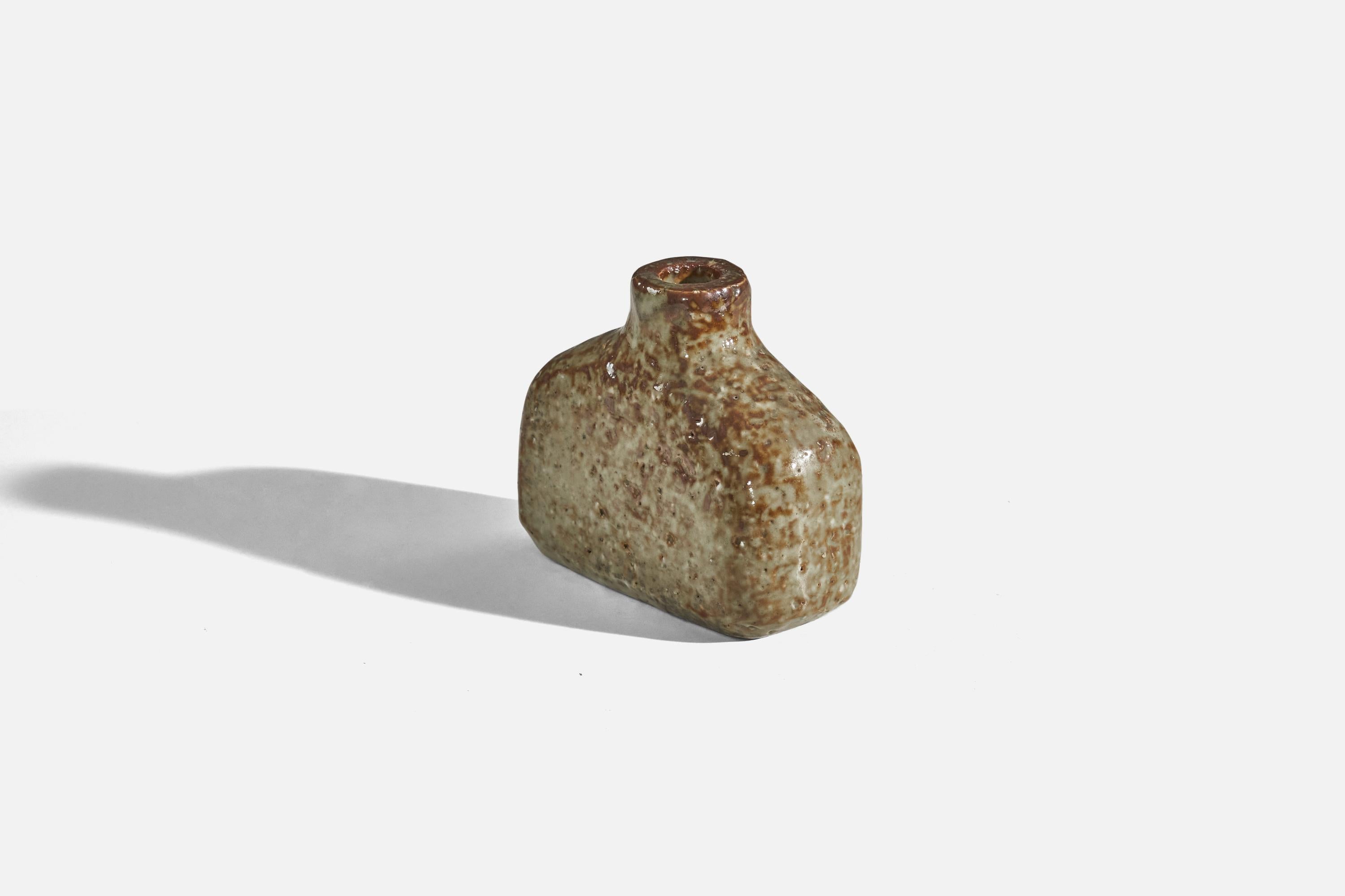 Gunnar Nylund, Vase, Brown Glazed Stoneware, Rörstand, Sweden, 1950s In Good Condition In High Point, NC