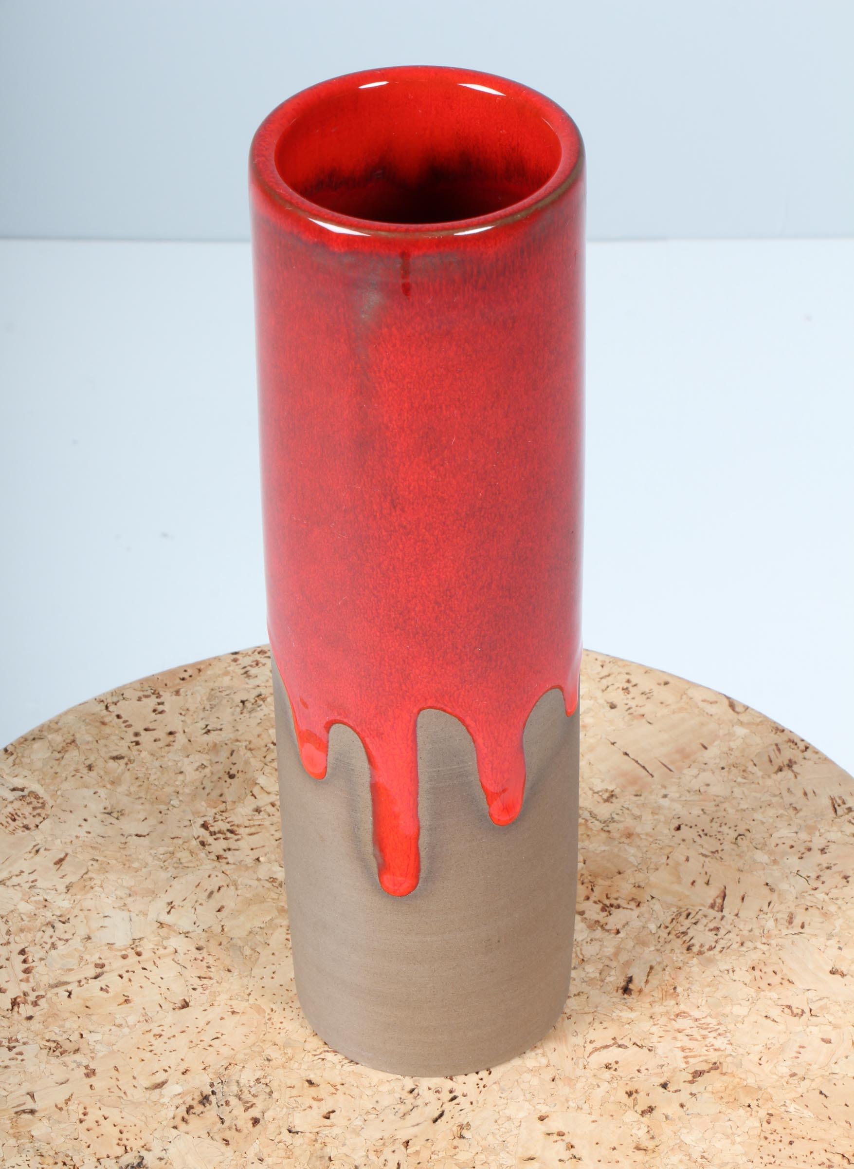 Gunnar Nylund vase in partly glazed stoneware.

Made by Nymølle.

Signed.