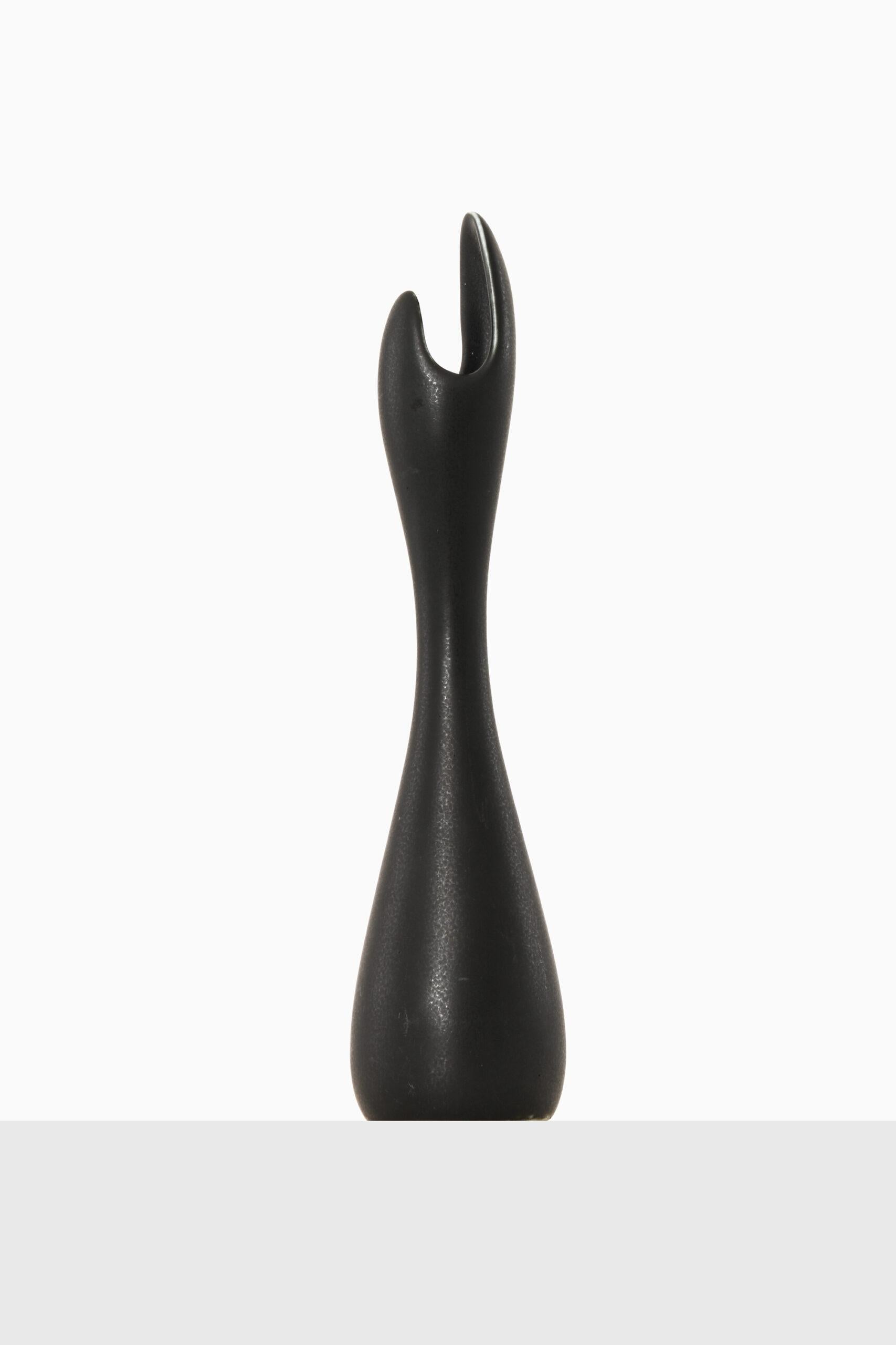 Caolina ceramic vase designed by Gunnar Nylund. Produced by Rörstrand in Sweden.