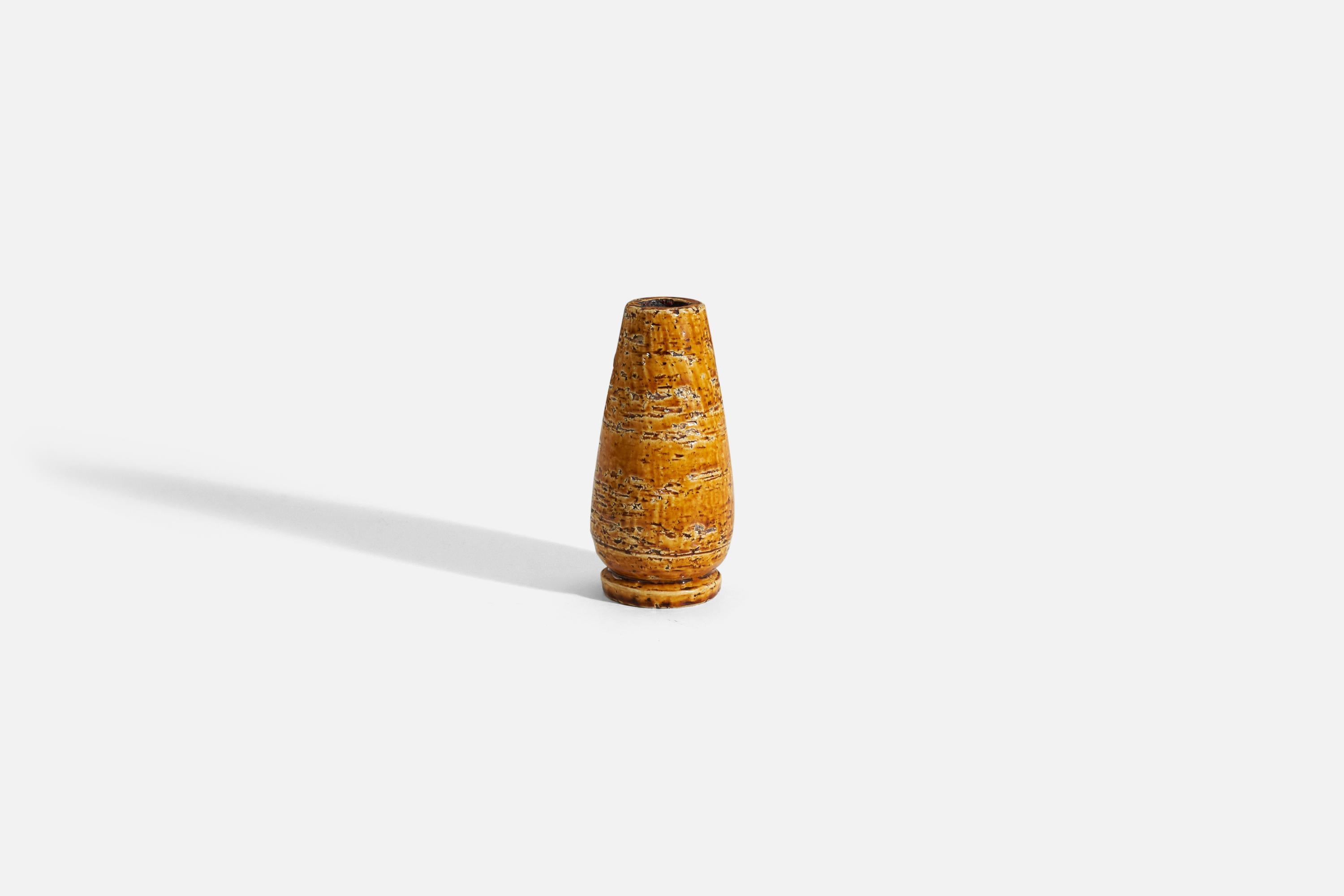 Gunnar Nylund, Vase, Orange-Glazed Firesand, Rörstand, Sweden, 1940s In Good Condition For Sale In High Point, NC