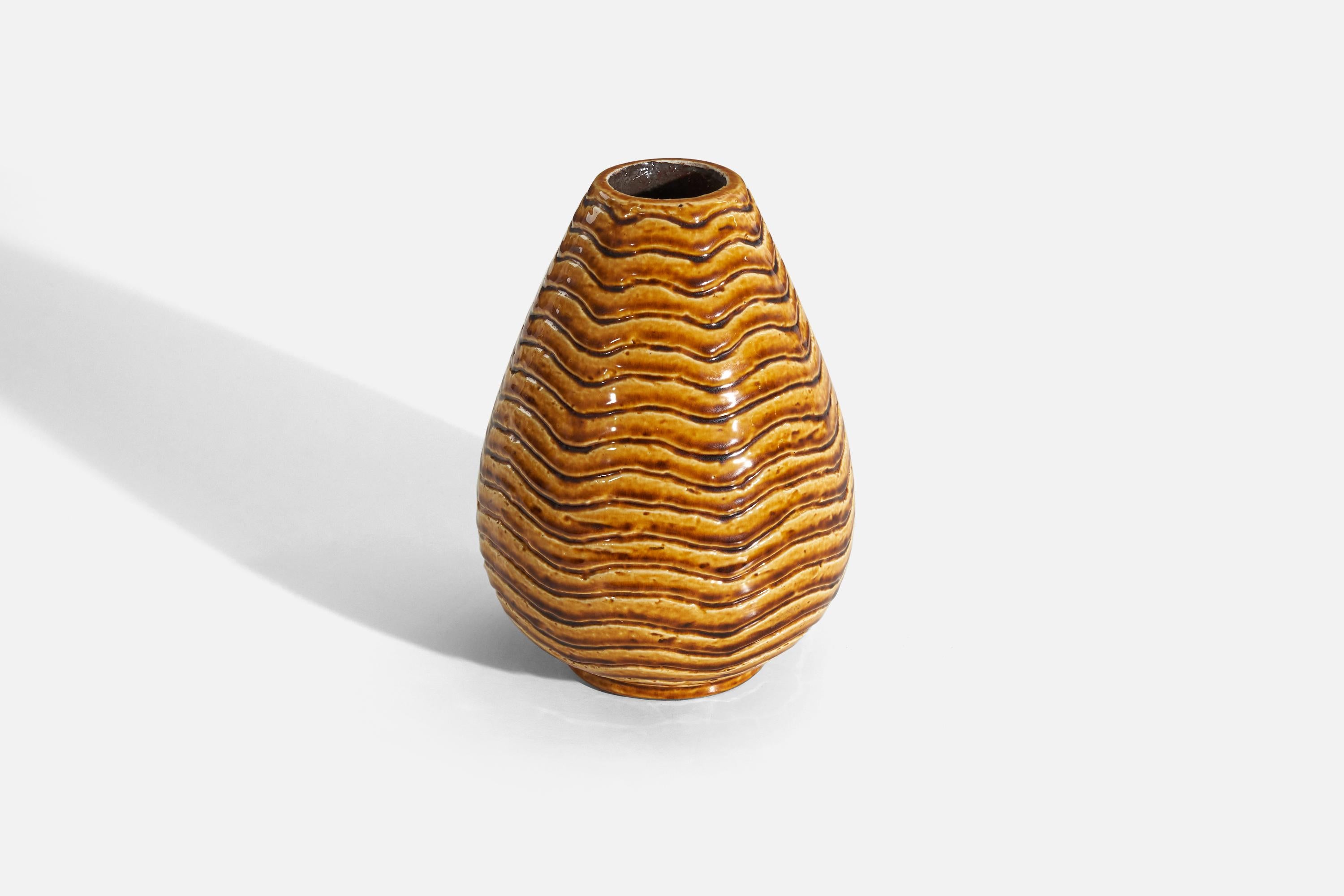 Mid-Century Modern Gunnar Nylund, Vase, Orange-Glazed Stoneware, Rörstand, Sweden, 1940s For Sale