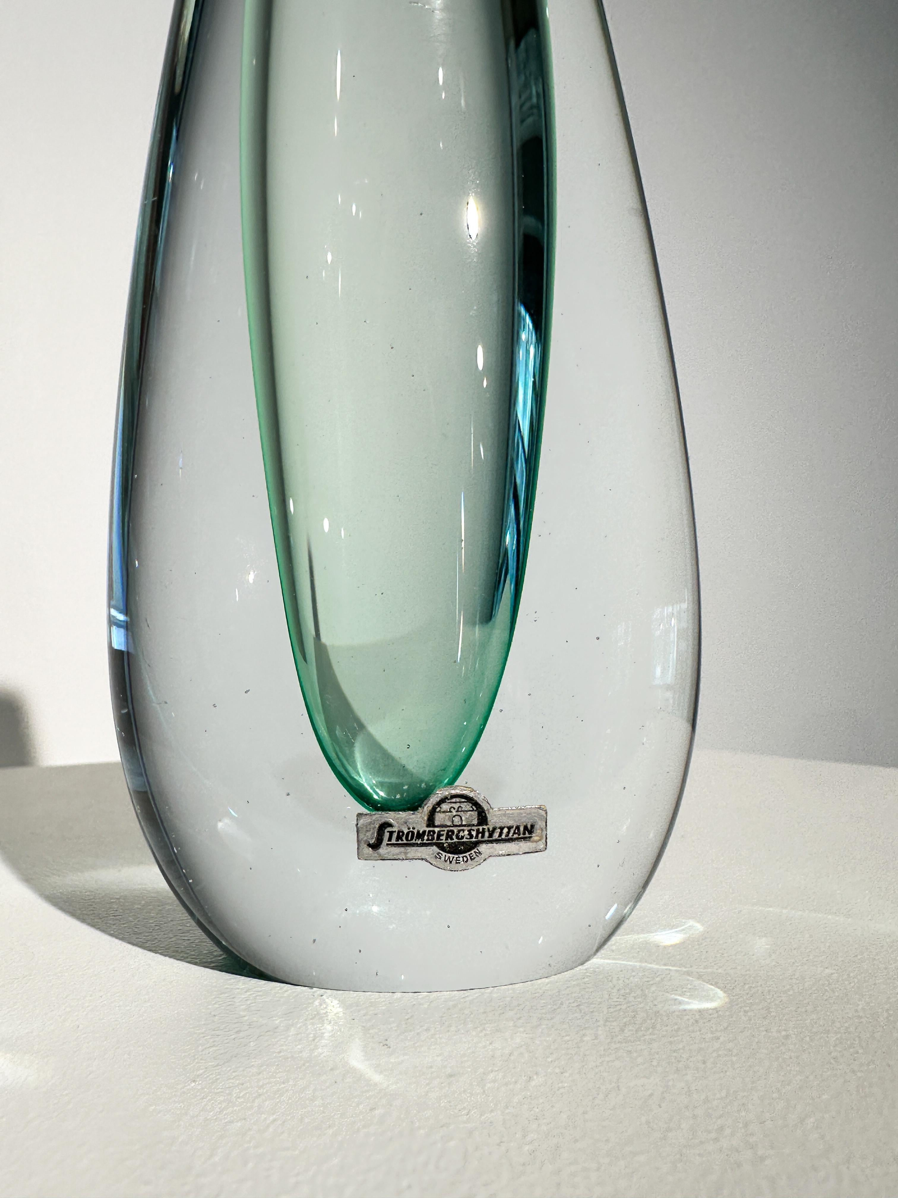 Fatto a mano Vaso Gunnar Nylund Strömbergshyttan Vetro Cristallo Sommerso Svezia 1960s in vendita