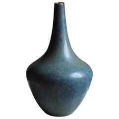 Gunnar Nylund:: Vase oder Gefäß:: blau glasiertes Steingut:: Rörstand:: Schweden:: 1950er Jahre