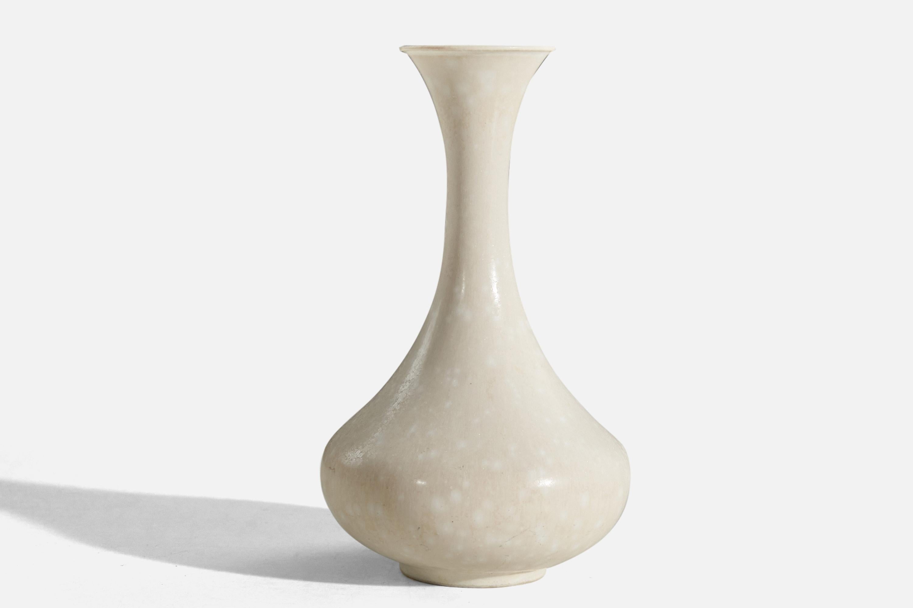 Mid-Century Modern Gunnar Nylund, Vase, White-Glazed Stoneware, Rörstand, Sweden, 1950s For Sale
