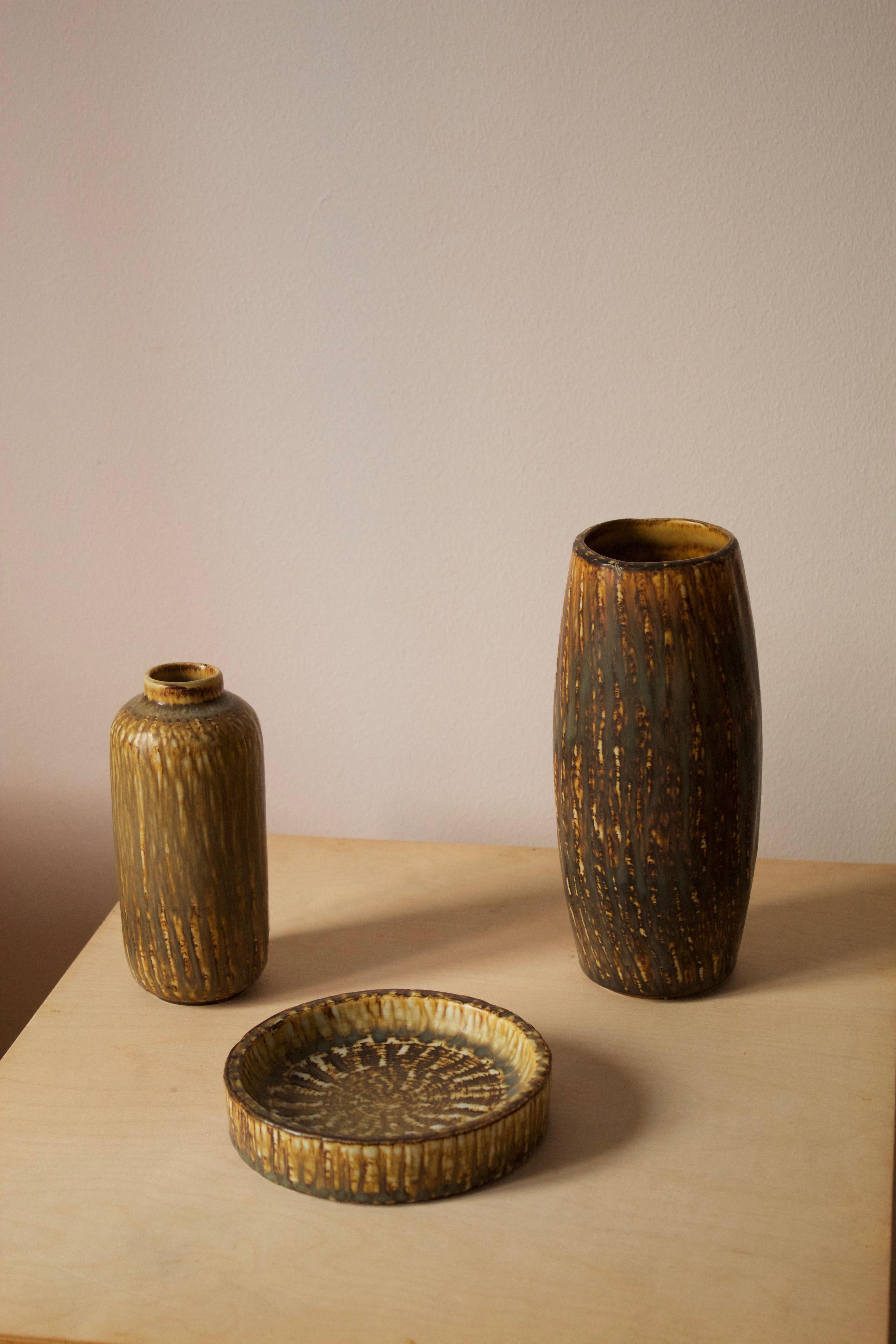 A set of two modernist vases or vessels and one dish produced by Rörstrand, Sweden, 1950s. Designed by Gunnar Nylund, (Swedish, 1914-1997). Signed.

Nylund served as artistic director at Rörstrands, where he worked 1931-1955. Prior to his work at