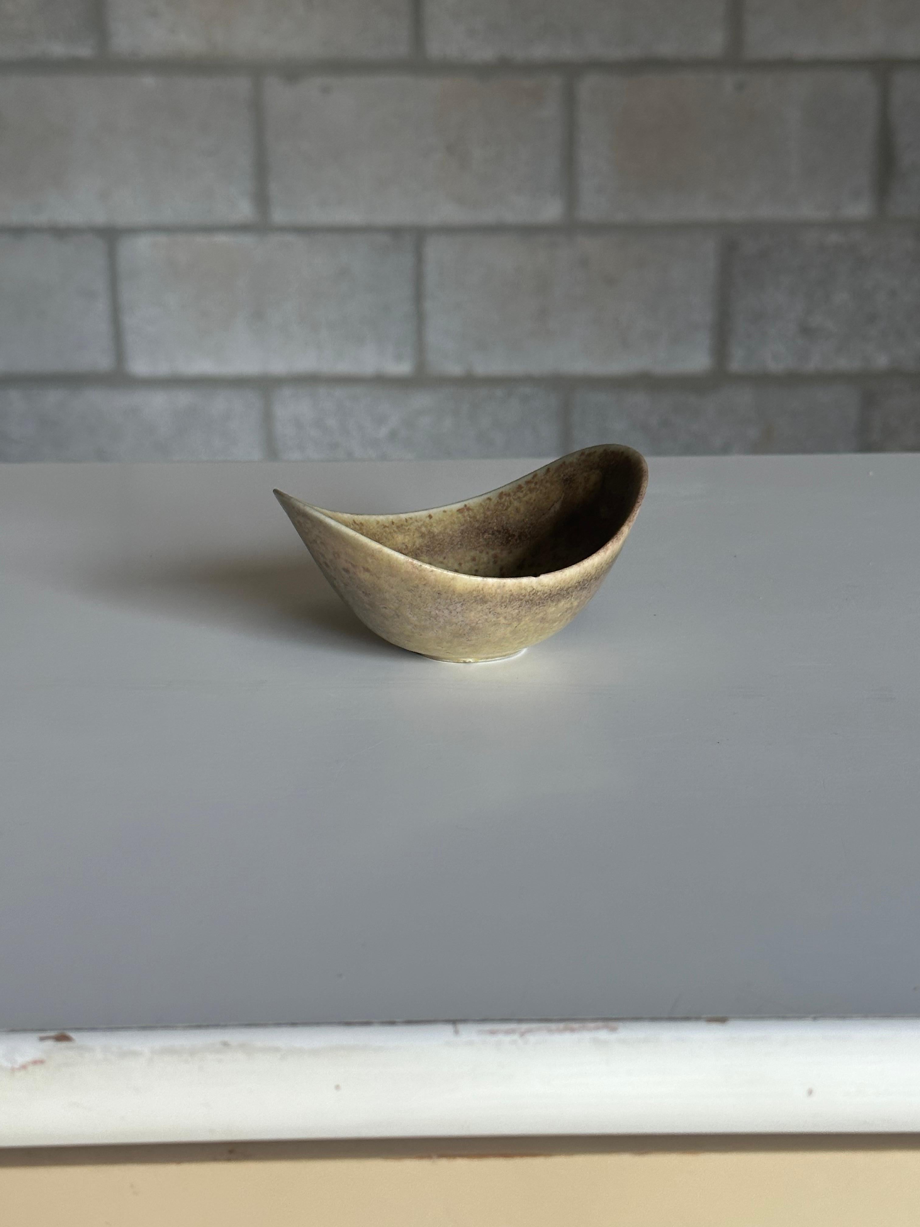 Small decorative bowl designed by Gunnar Nylund for Rörstrand. Would work well to hold change, earrings, rings, etc. Great color and unique shape.