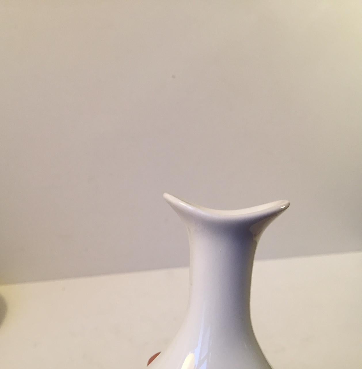 Milieu du XXe siècle Vase Blanc de Chine de Gunnar Nylund, 1954 en vente
