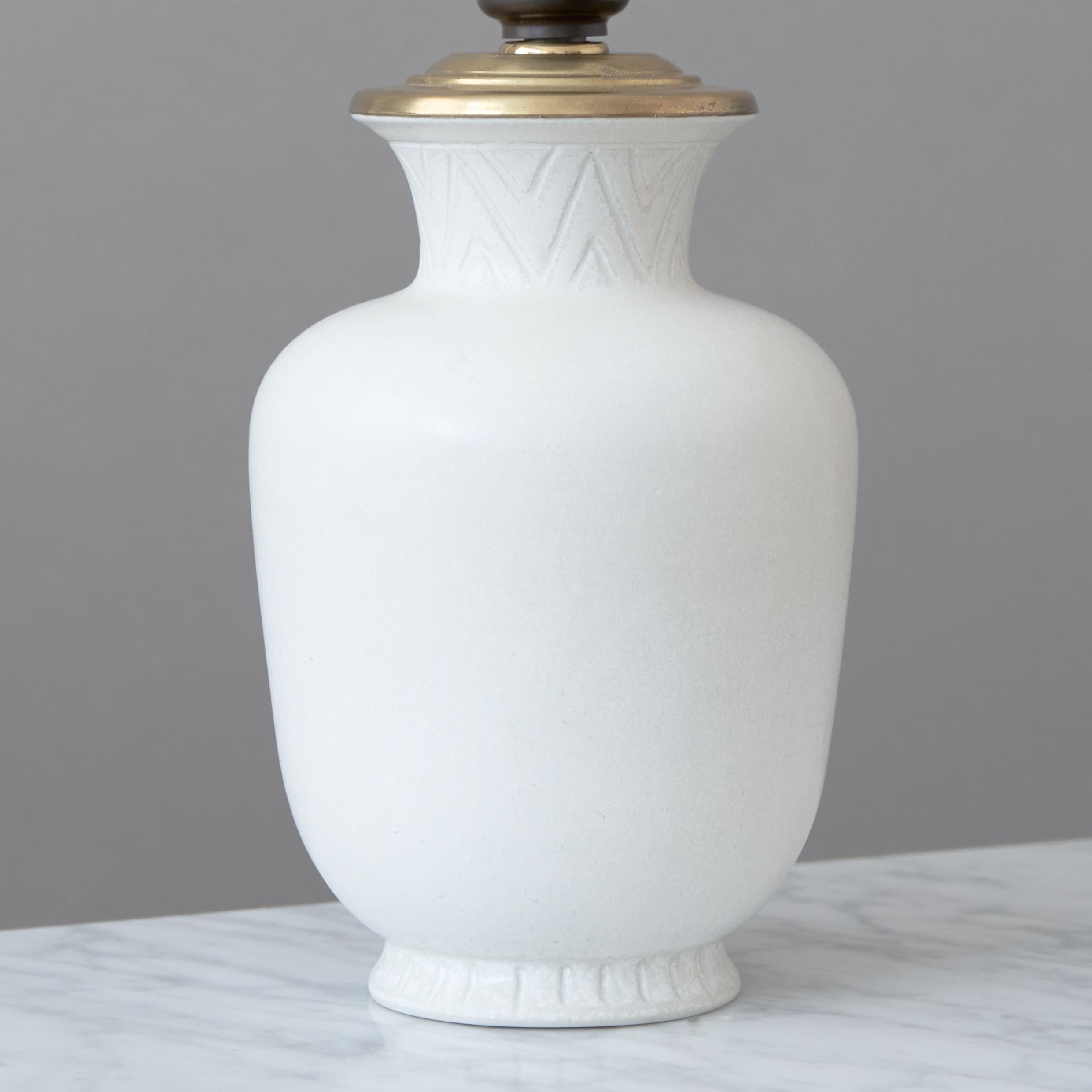 Gunnar Nylund, Lámpara de sobremesa de gres moteado blanco para Rörstrand, Suecia, años 40 Sueco en venta