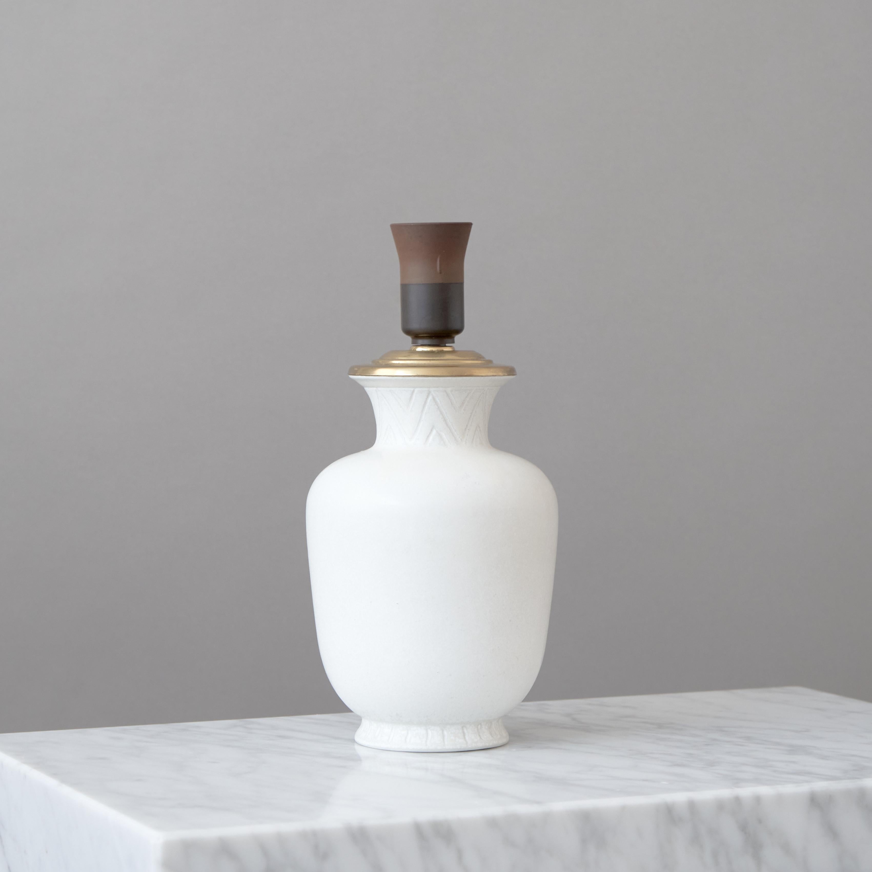 Gunnar Nylund, Lámpara de sobremesa de gres moteado blanco para Rörstrand, Suecia, años 40 Glaseado en venta